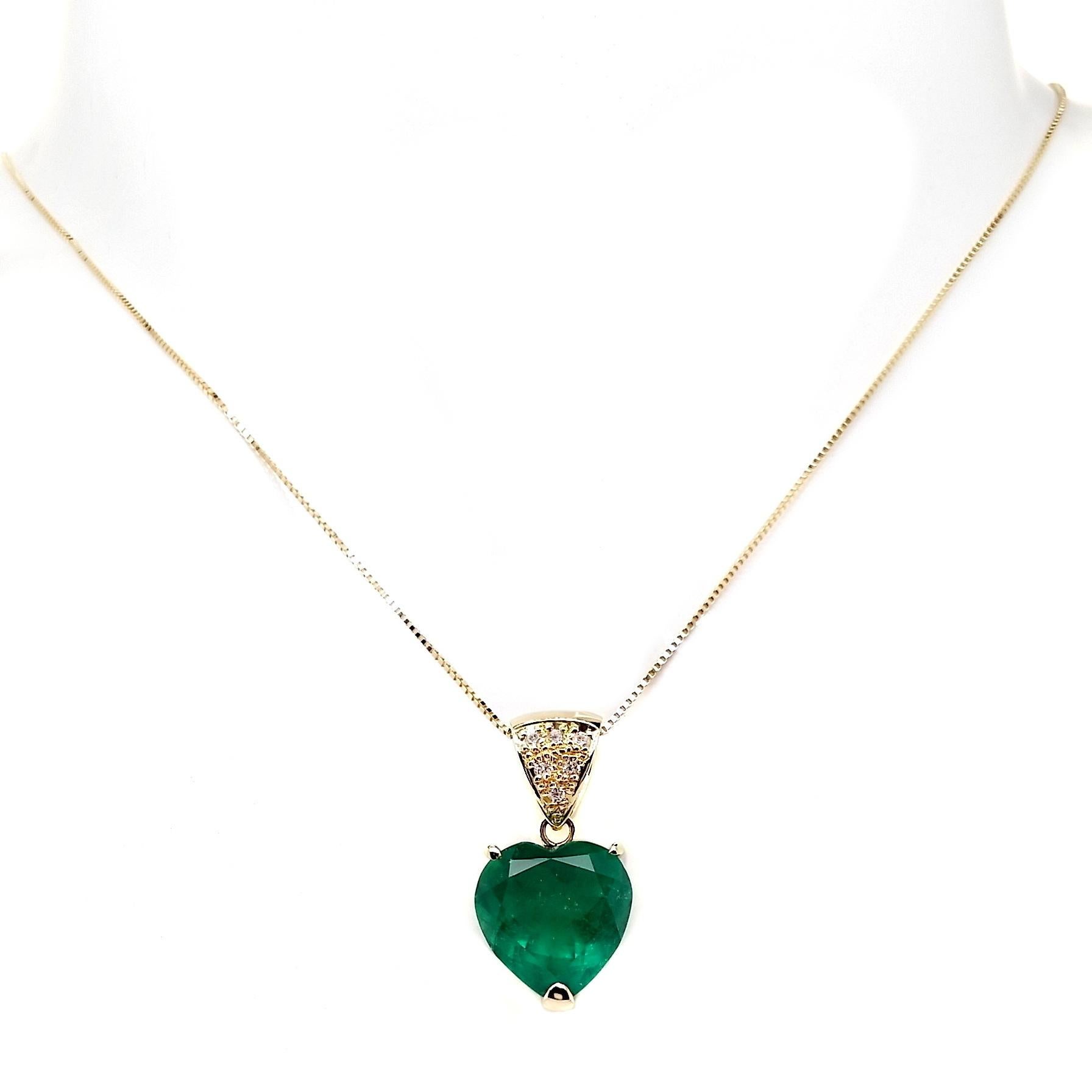 Emerald Cut IGI Certified 5.62ct Fine-Color Heart Emerald 0.06ct Natural Diamonds Necklace For Sale