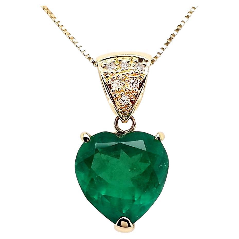 IGI Certified 5.62ct Fine-Color Heart Emerald 0.06ct Natural Diamonds Necklace For Sale