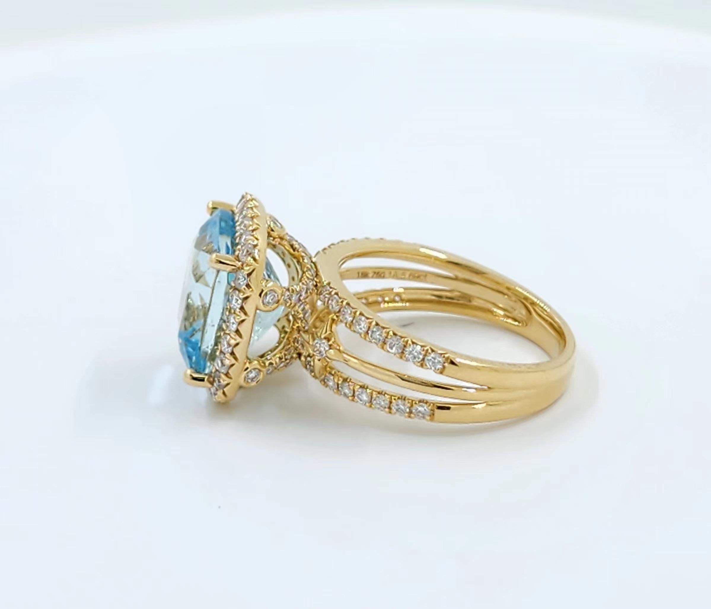 IGI Certified 5.69 Carat Aquamarine Diamond Cocktail Ring in 18K Yellow Gold In New Condition For Sale In Hong Kong, HK