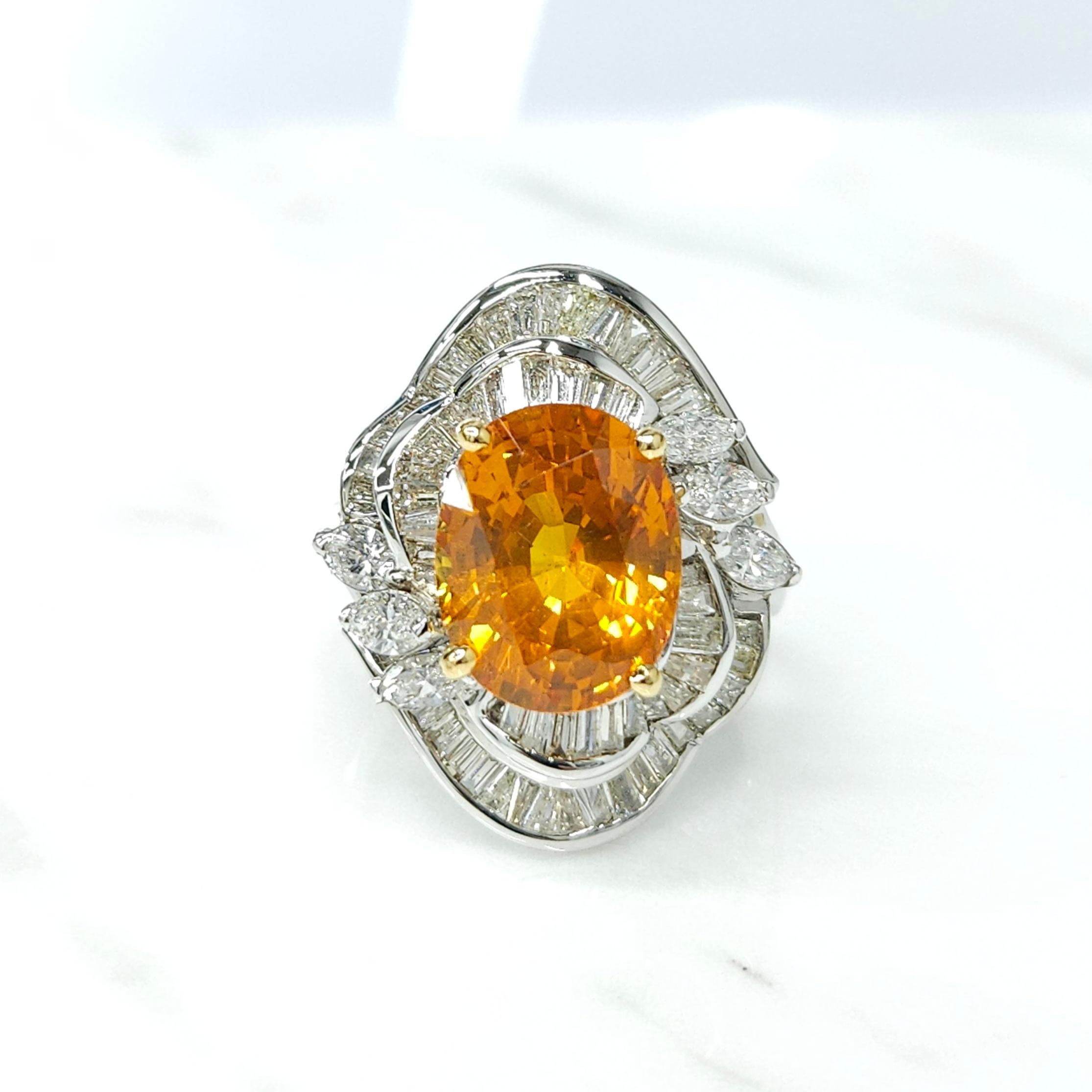 IGI Certified 6.08Carat Ceylon Orange Sapphire & Diamond Ring in 18K White Gold In New Condition For Sale In KOWLOON, HK