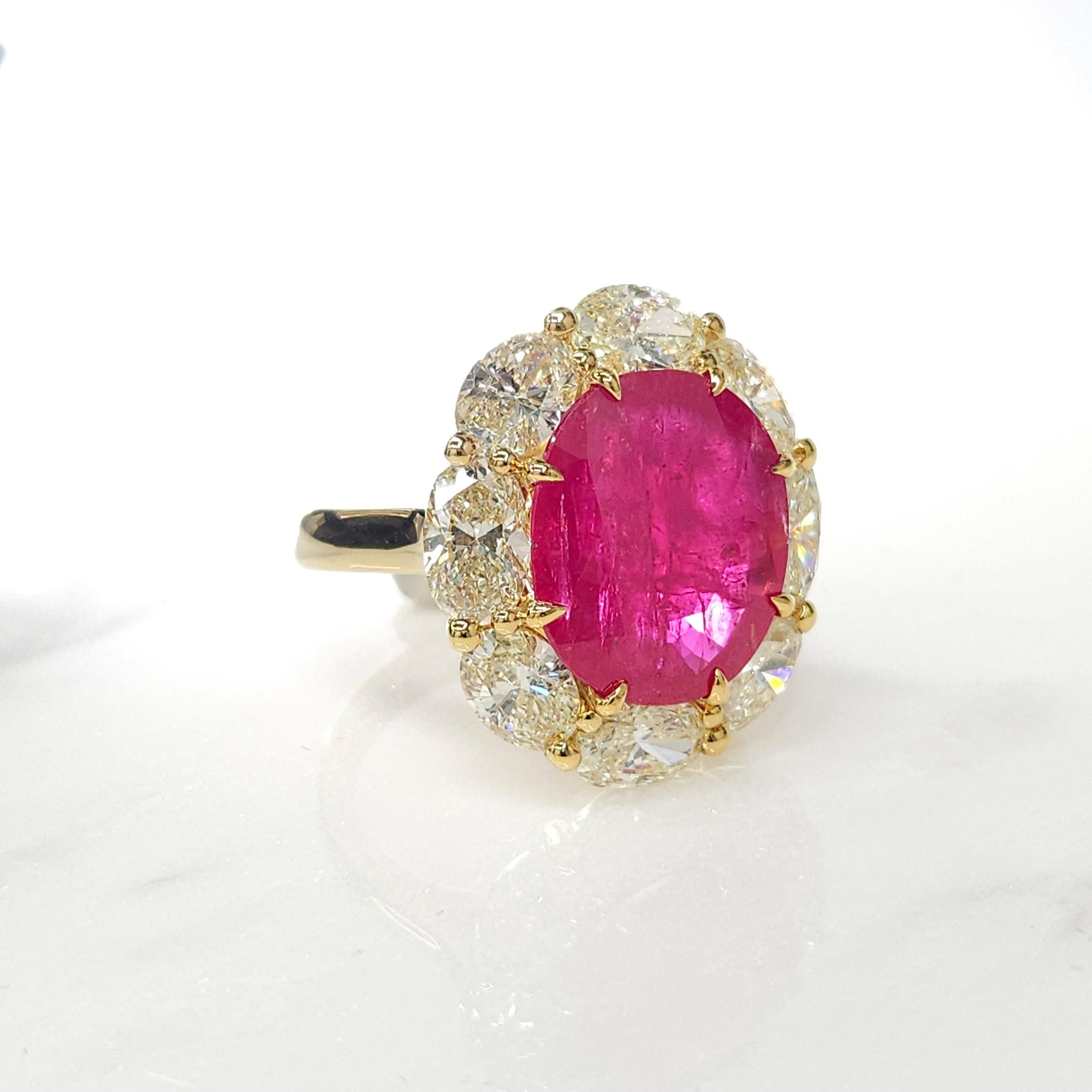 IGI Certified 6.53 Carat Ruby & 3.71 Carat Oval Diamond Ring in 18K Yellow Gold In New Condition For Sale In KOWLOON, HK