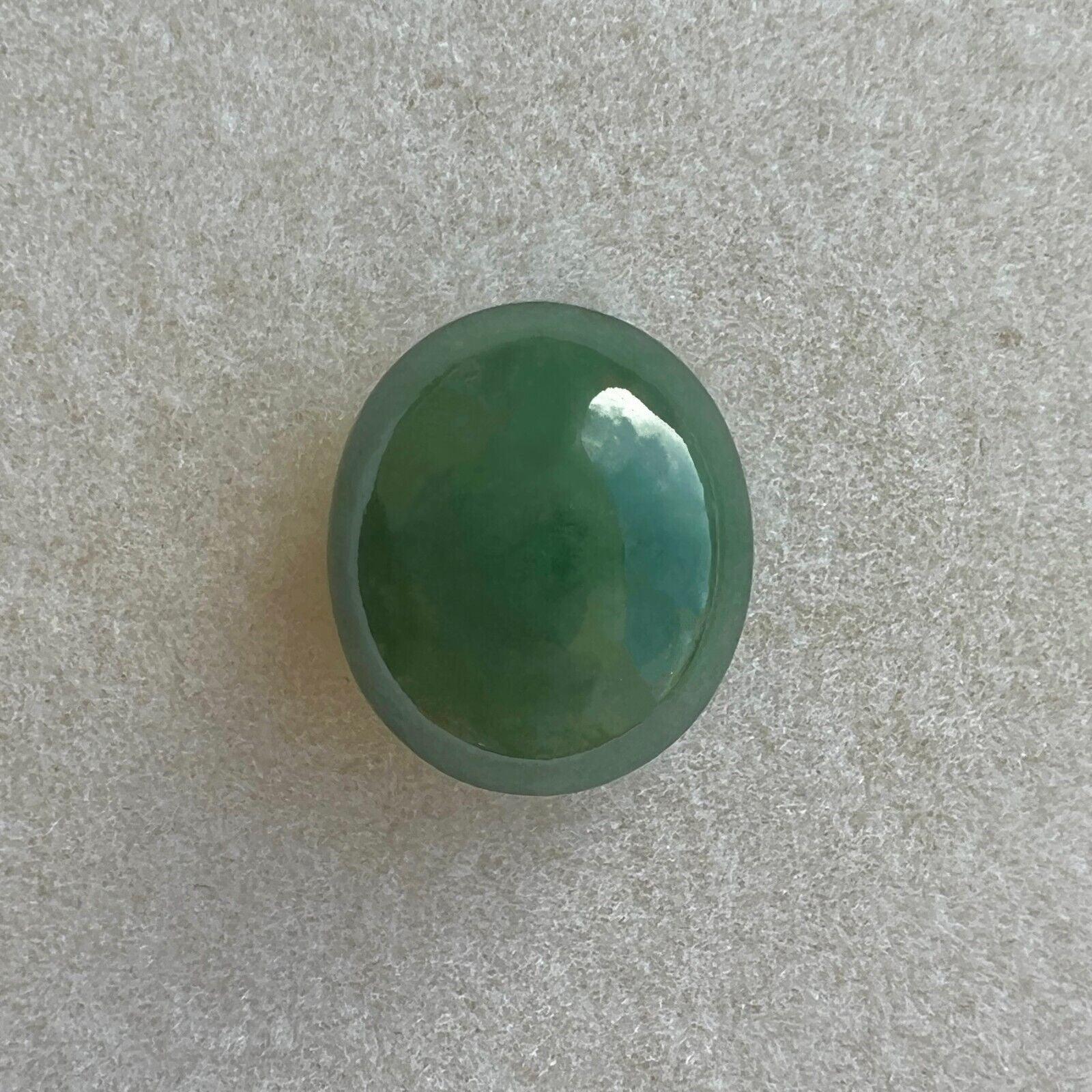 Taille ovale IGI Certified 6.67Ct Natural Green Jadeite Jade 'A' Grade Oval Cabochon Gem en vente