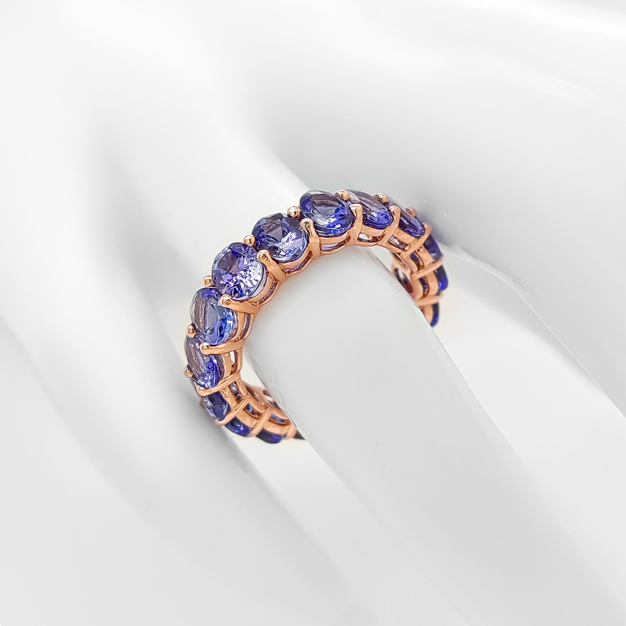 Anillo de eternidad de tanzanita ovalada natural certificada IGI de 6,70 quilates y oro rosa de 14 quilates en Nuevo Estado en Ramat Gan, IL