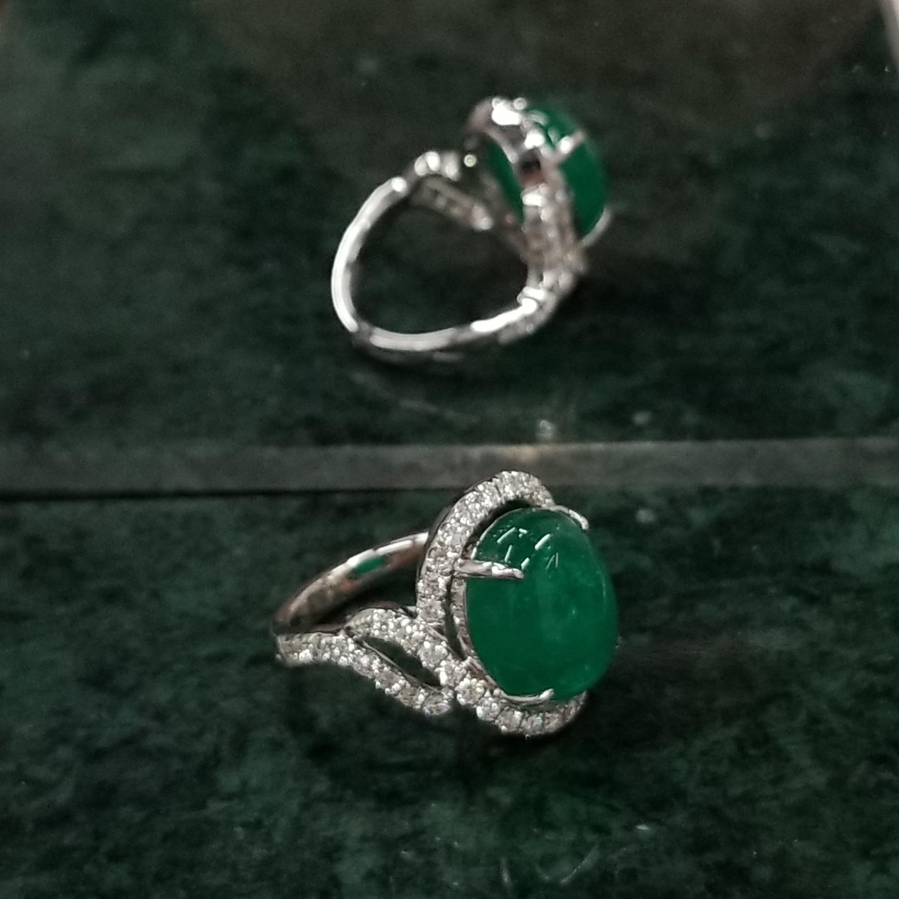 Modern IGI Certified 6.71 Carat Colombian Emerald & Diamond Ring in 18K White Gold For Sale