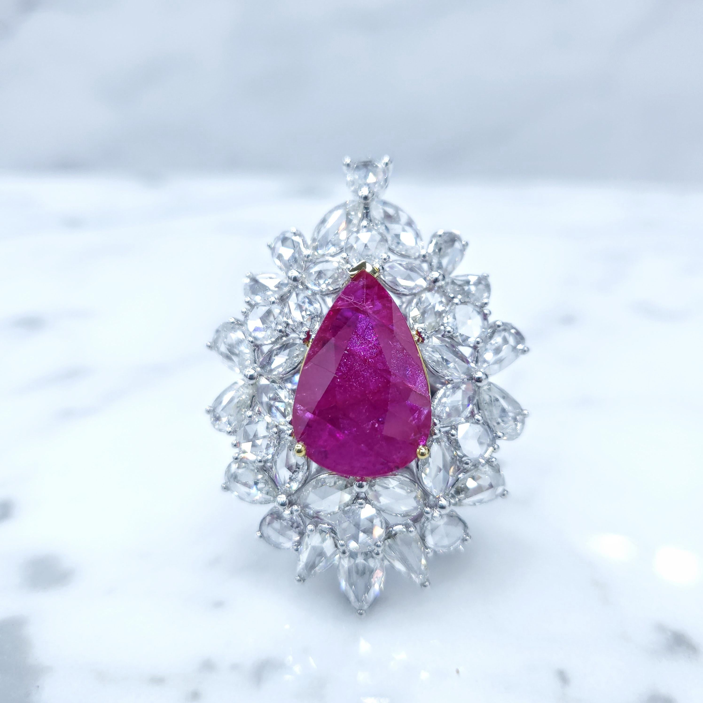 IGI-zertifizierter 6,72 Karat Rubin & Diamant-Cluster-Ring-Anhänger mit 2 Arten (Tropfenschliff) im Angebot