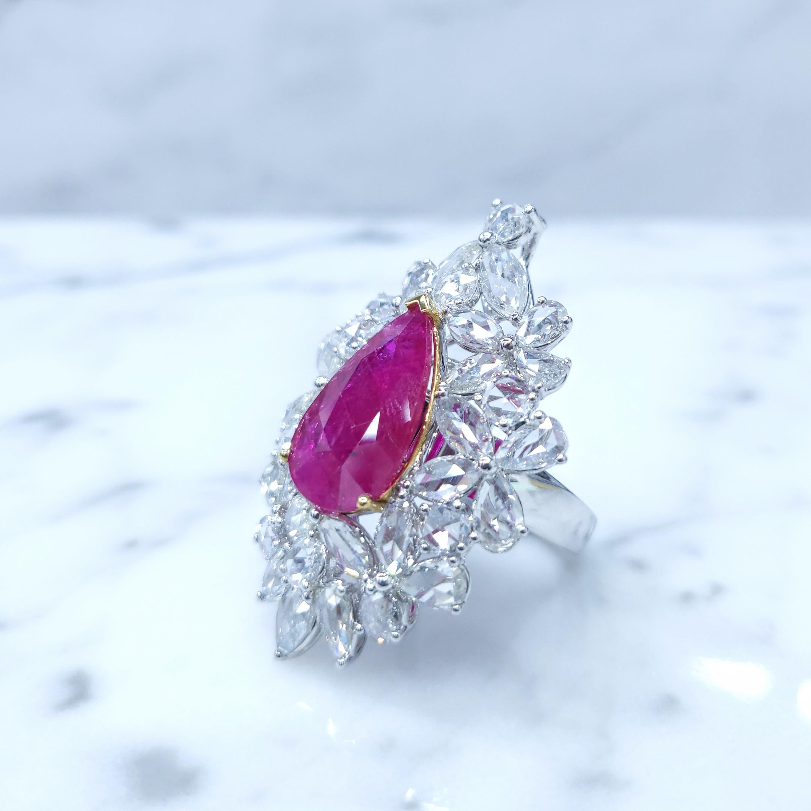 IGI-zertifizierter 6,72 Karat Rubin & Diamant-Cluster-Ring-Anhänger mit 2 Arten im Zustand „Neu“ im Angebot in KOWLOON, HK
