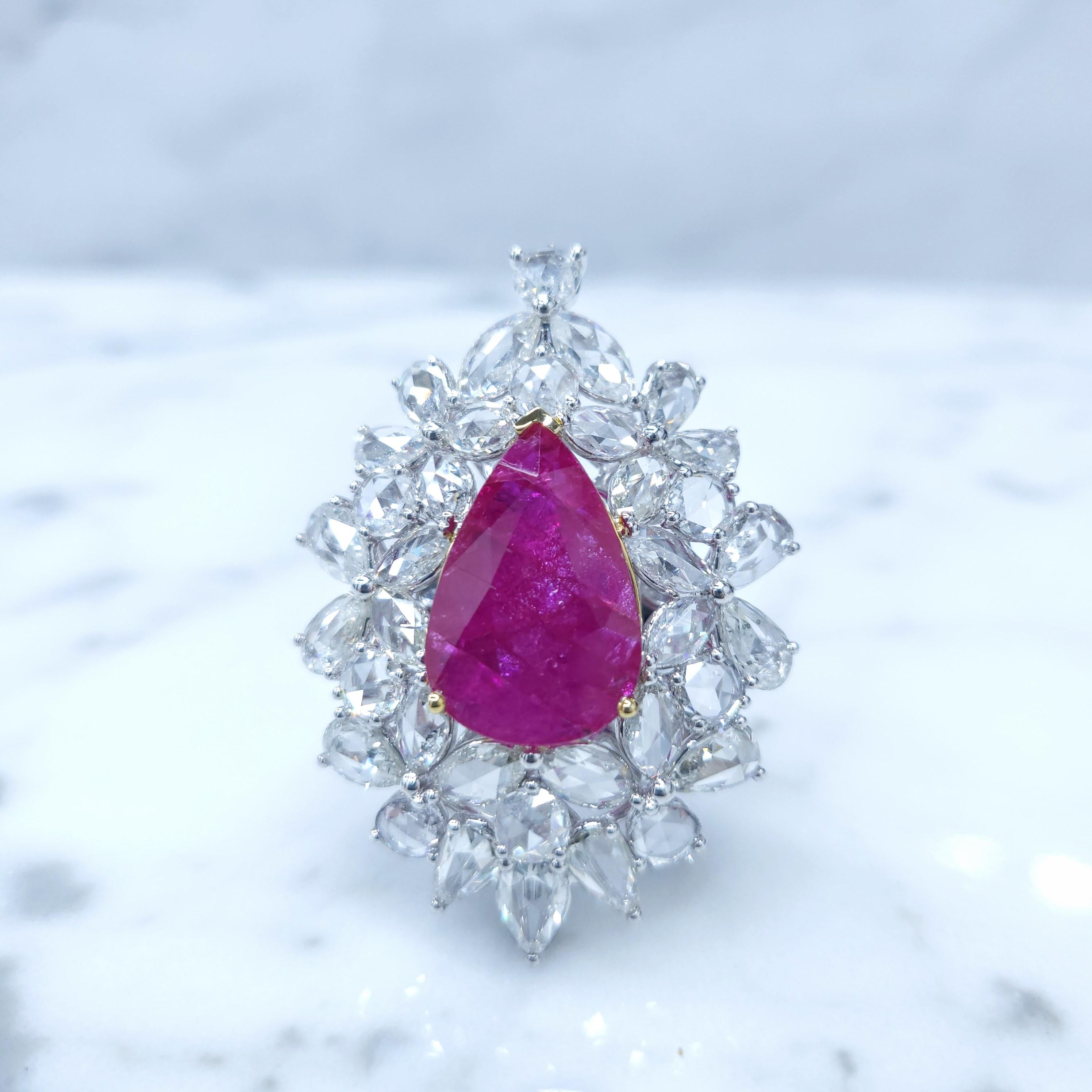 IGI-zertifizierter 6,72 Karat Rubin & Diamant-Cluster-Ring-Anhänger mit 2 Arten Damen im Angebot