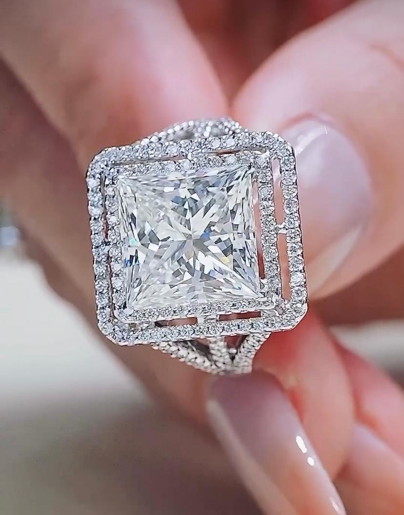 Donna Anello solitario in oro 18k con diamante certificato IGI da 7,00 carati in vendita