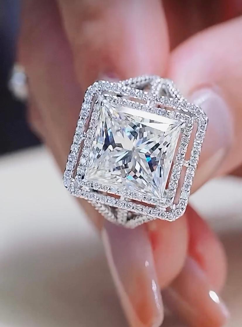 Anello solitario in oro 18k con diamante certificato IGI da 7,00 carati in vendita 1