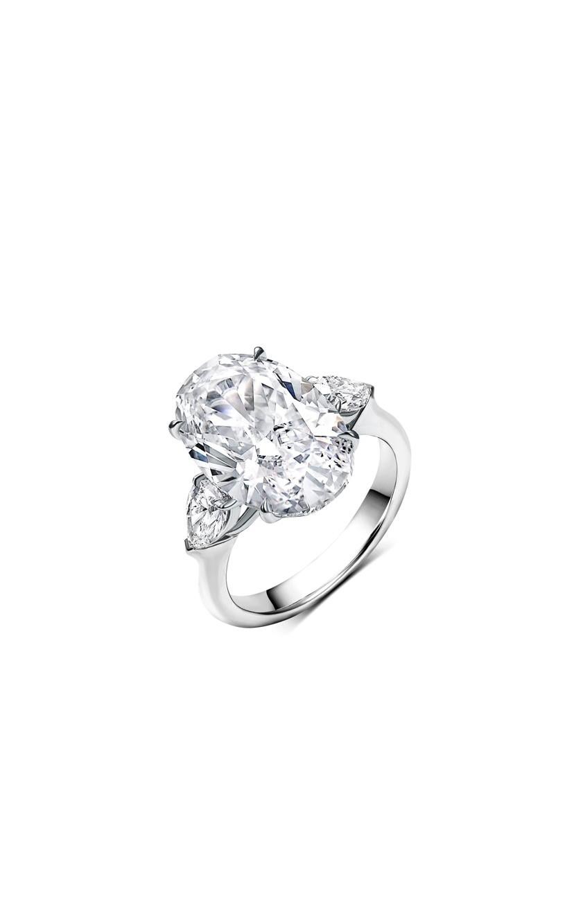Every woman deserves to adorn herself with a  collection of exquisite diamonds jewelry.
Diamonds serve as a tangible reminder of cherished memories, a well - earned reward for her hard work, and a reflection of her esteemed societal standing.
Adds a