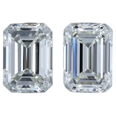 IGI Certified 7.00 Carats VS1/VS2 Emeralds Shape Diamonds 18K Gold Earrings