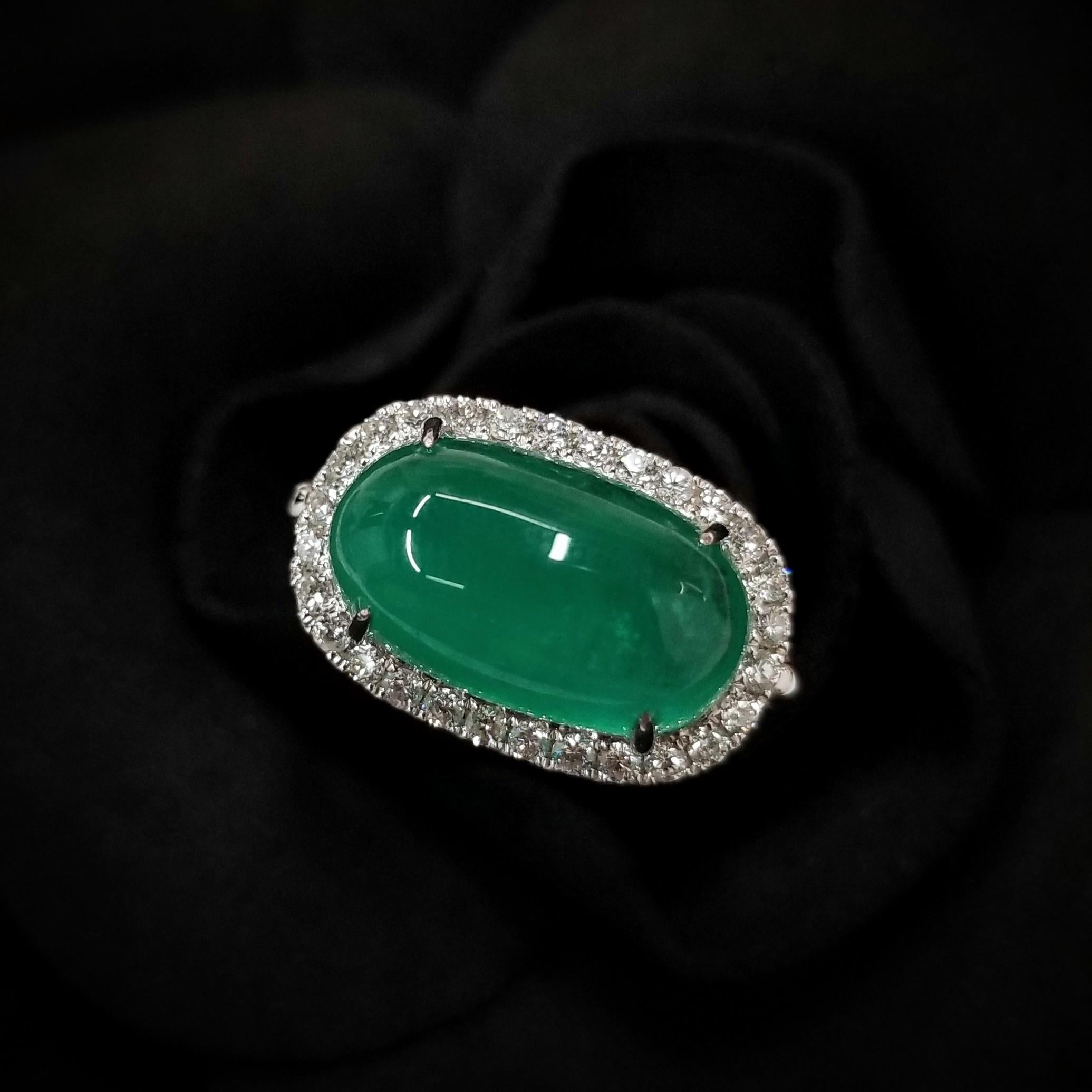 IGI Certified 7.02 Carat cabochon Emerald & Diamond Ring in 18K White Gold In New Condition For Sale In KOWLOON, HK