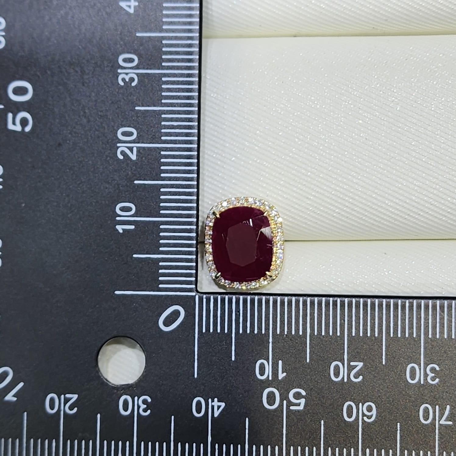 IGI-zertifizierte Ohrstecker mit 7,10 Karat natürlichem Rubin und Diamanten (Kissenschliff) im Angebot
