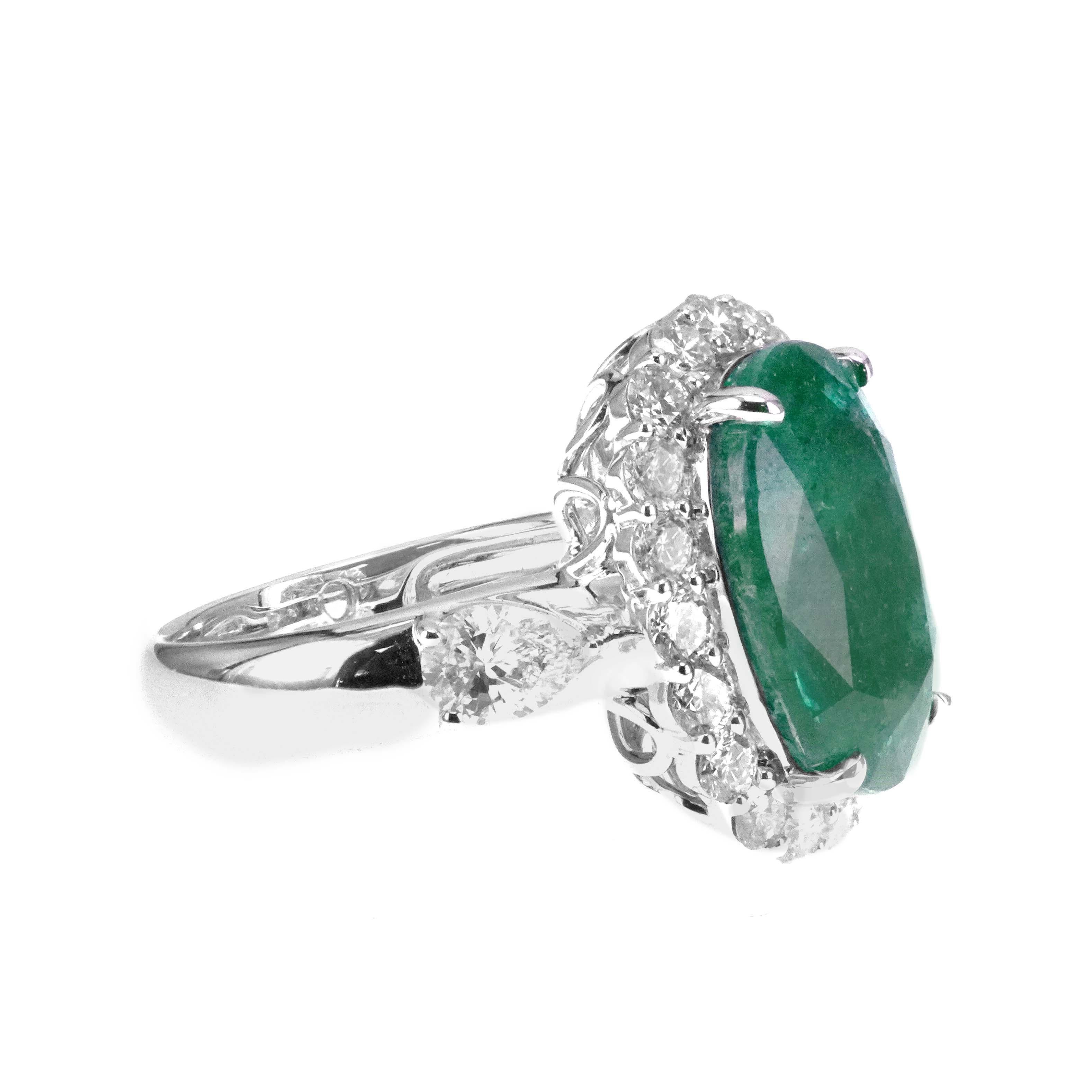 Art Deco IGI Certified 7.15 Carat Emerald 1.58 Carat White Diamond Solitaire 18k Ring For Sale