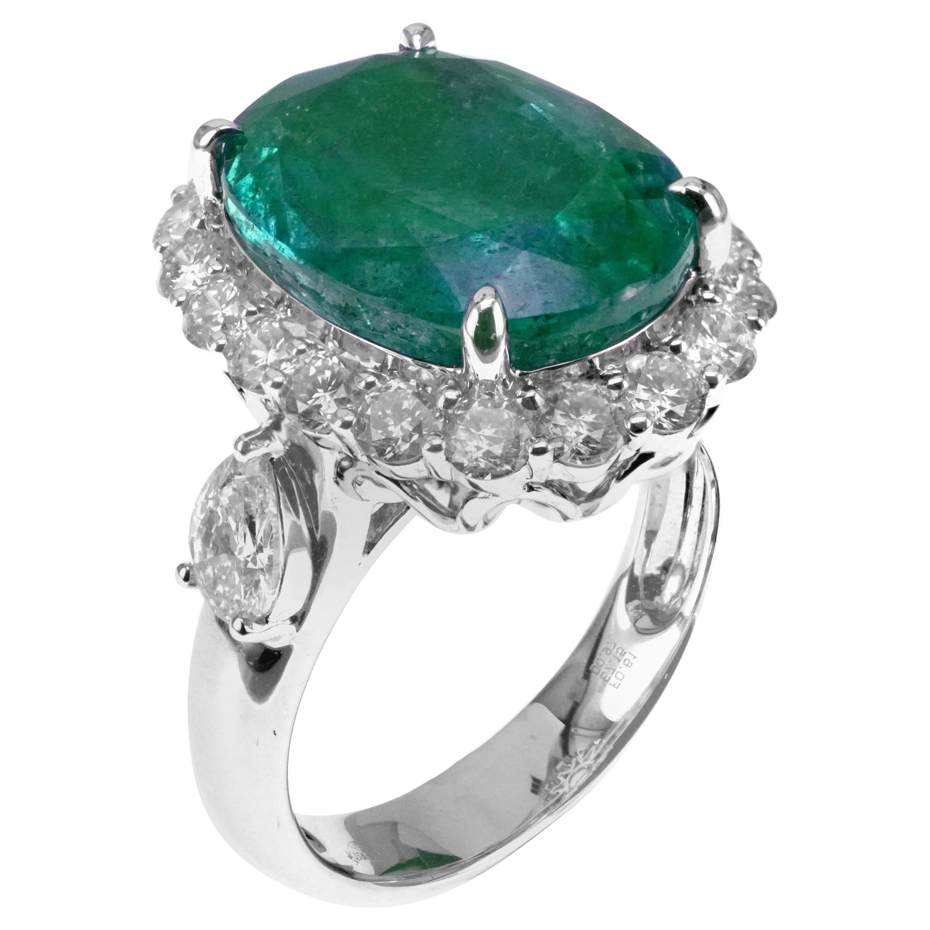 IGI Certified 7.15 Carat Emerald 1.58 Carat White Diamond Solitaire 18k Ring For Sale