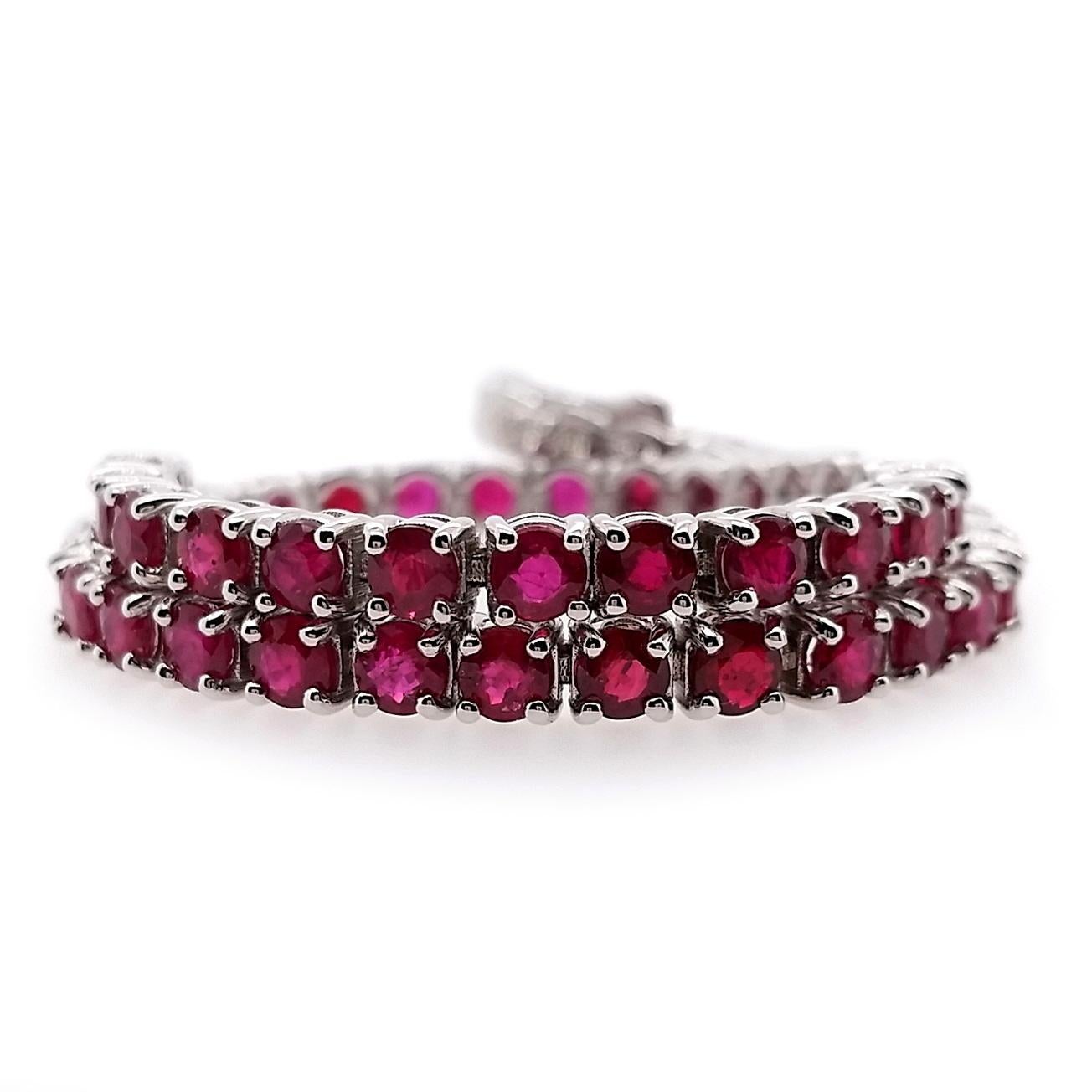 This chic bracelet, from the house of Top Crown Jewelry collection, is a unique piece of jewelry with a timeless appeal and can be worn as a unisex jewelry.
The centre stones are charming round mixed-cut natural intense-deep purplish red color