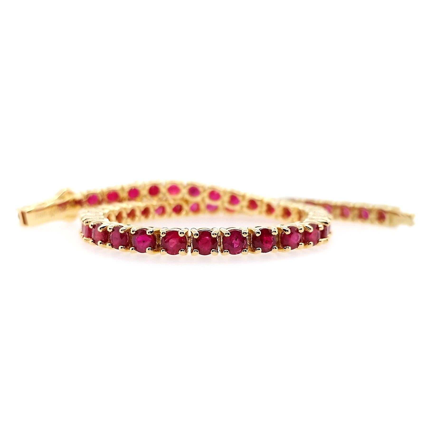 IGI Certified 7.27ct Natural Rubies set in 14Kt Yellow Gold Bracelet For Sale 3