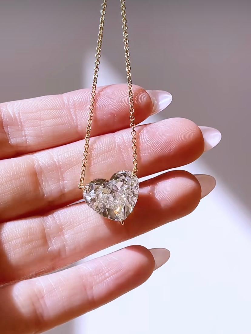 Cuore Collana in oro 18K con diamanti naturali certificati IGI da 7,50 carati in vendita