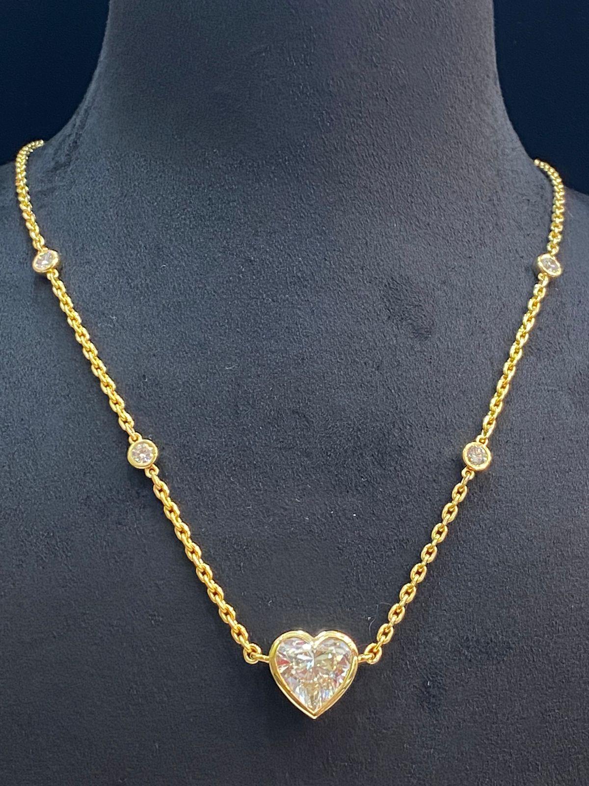 IGI Certified 7.50 Ct Heart Diamond 18K Gold Necklace  In New Condition For Sale In Massafra, IT