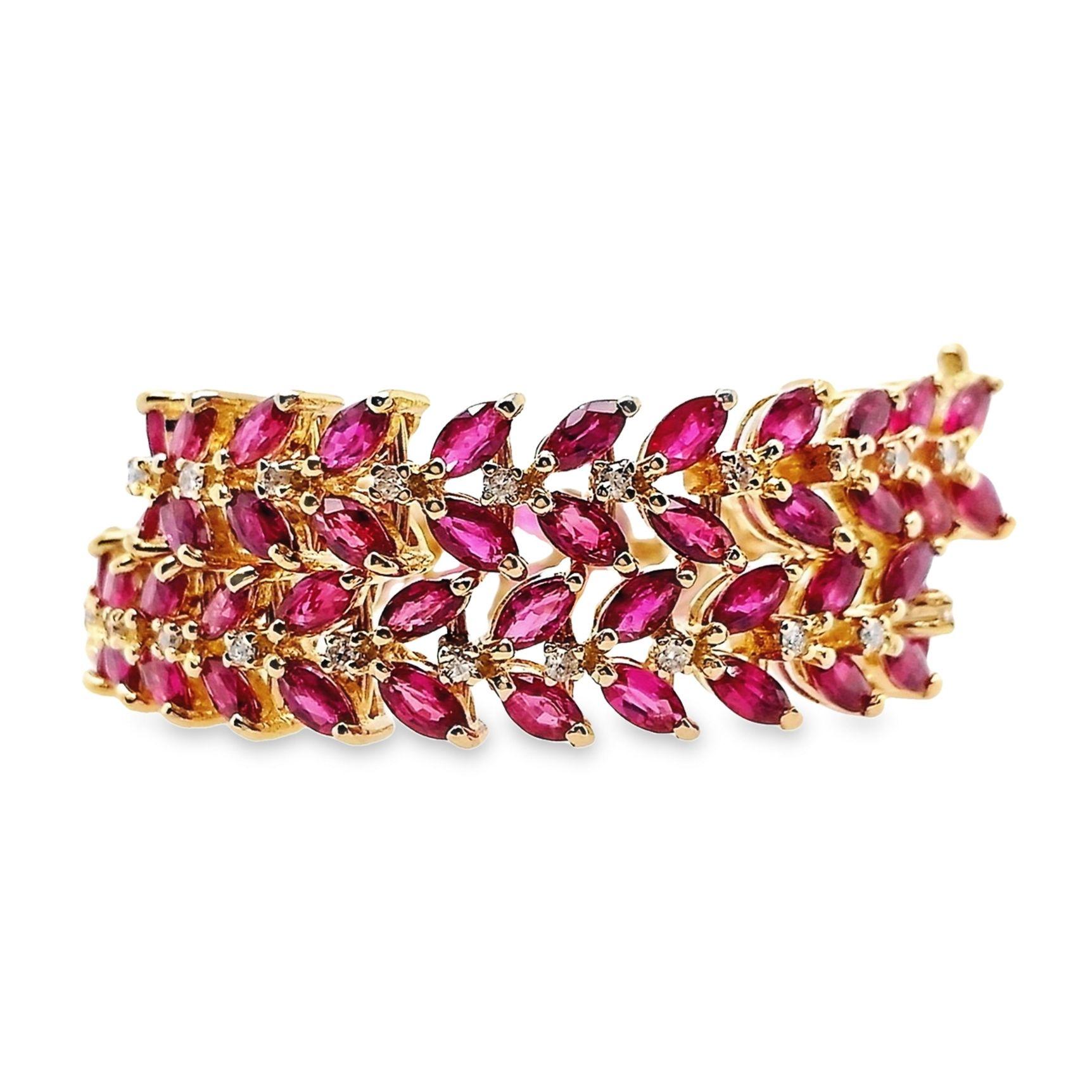 Women's or Men's IGI Certified 7.60 Ct Natural Rubies and 0.35 Ct Natural Diamonds Gold Bracelet For Sale