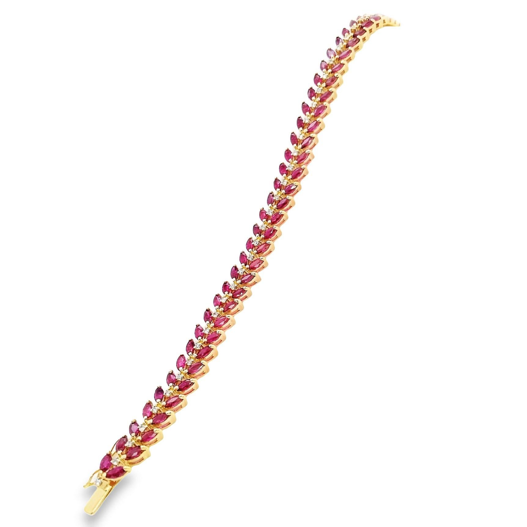 IGI Certified 7.60 Ct Natural Rubies and 0.35 Ct Natural Diamonds Gold Bracelet In New Condition For Sale In Hong Kong, HK
