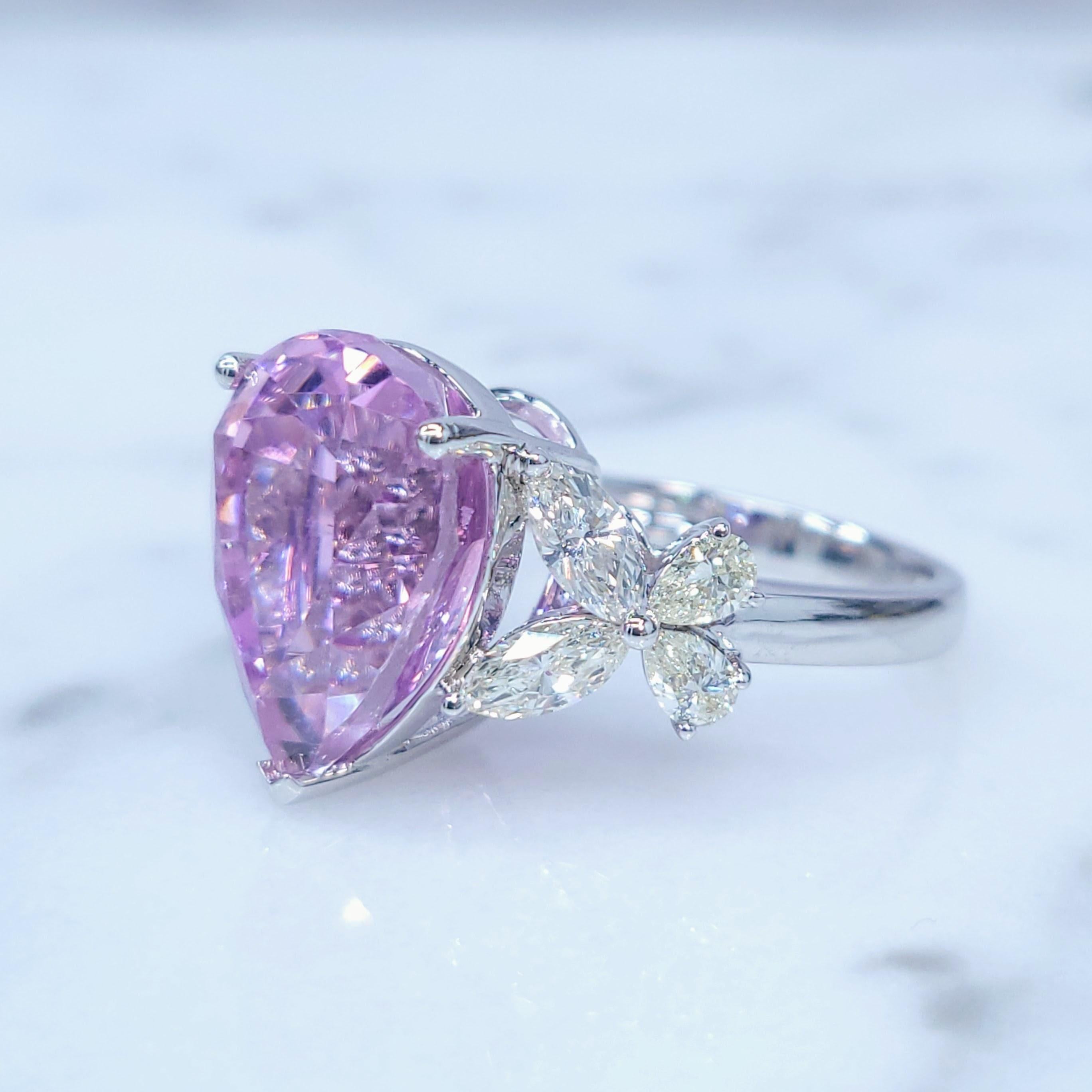 Modern IGI Certified 7.90 Carat Kunzite & Diamond Ring in 18K White Gold For Sale