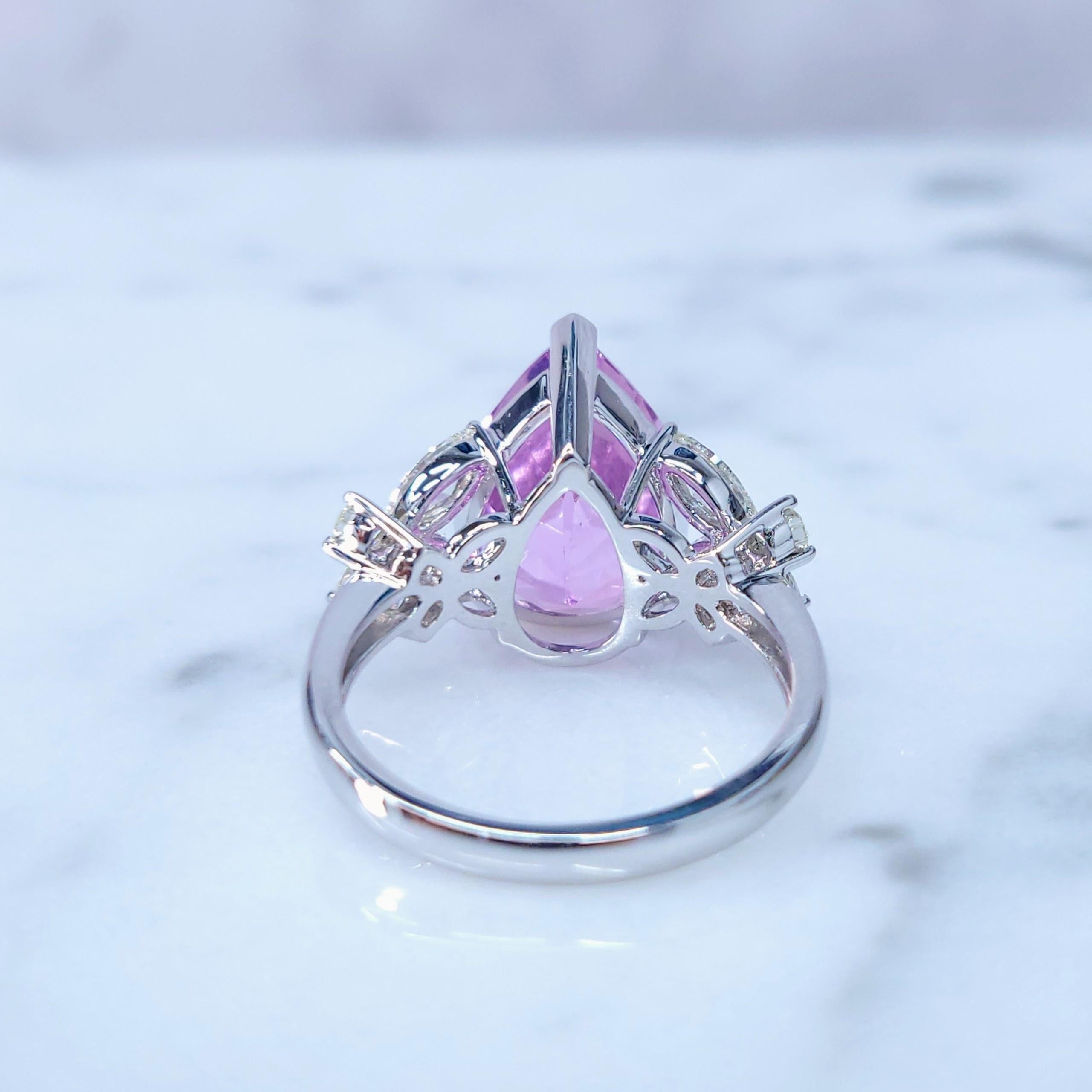 IGI Certified 7.90 Carat Kunzite & Diamond Ring in 18K White Gold In New Condition For Sale In KOWLOON, HK