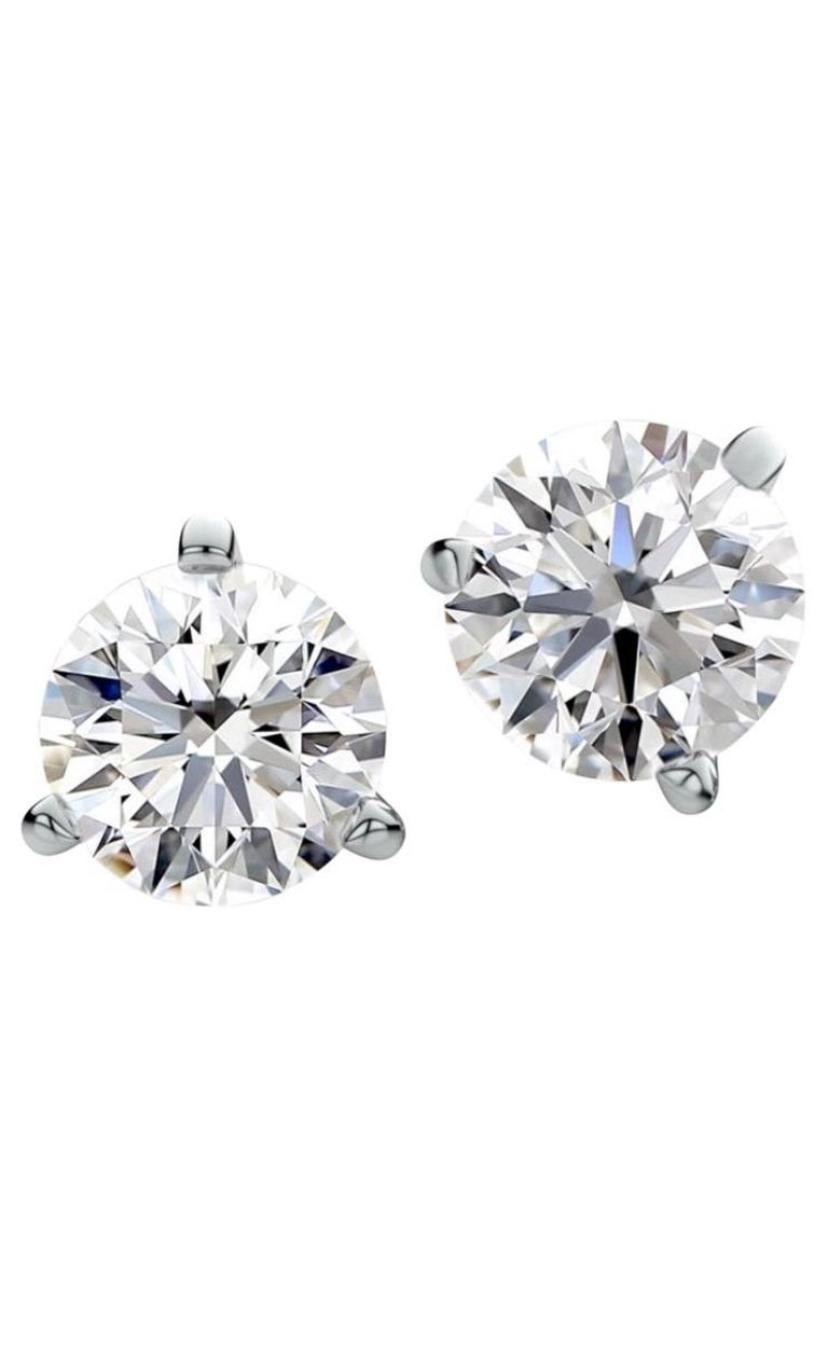 An exclusive pair of stud earrings, so essential and elegant design, perfect for all events.
Earrings come in 18K Gold with 2 pieces of Natural Diamonds, in perfect round brilliant cut , exceptional  triple XXX quality, in I color , VS1/VS2 clarity,
