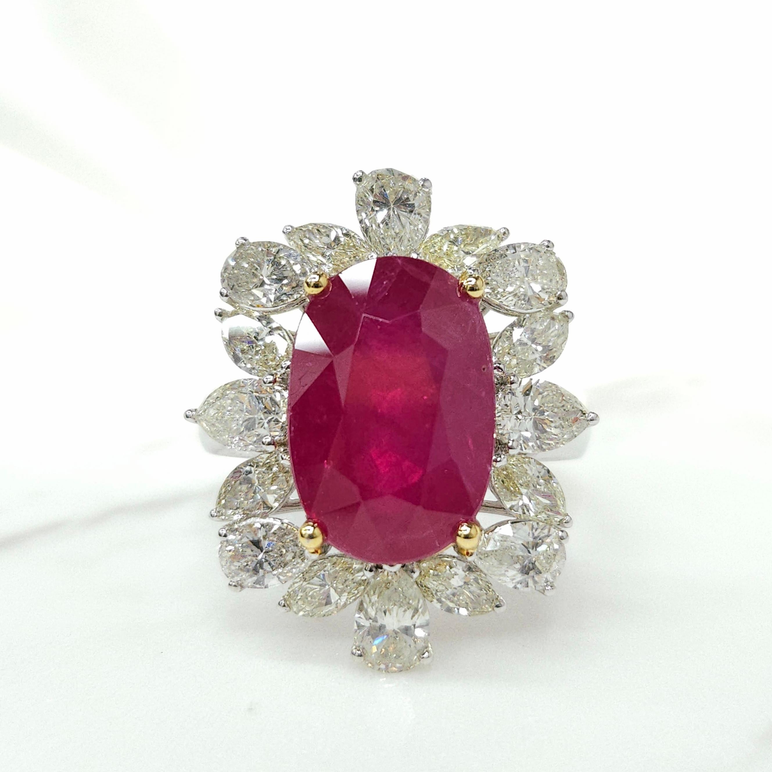 IGI Certified 8.31 Carat No Heat Burmese Ruby & Diamond Ring in 18K White Gold In New Condition For Sale In KOWLOON, HK