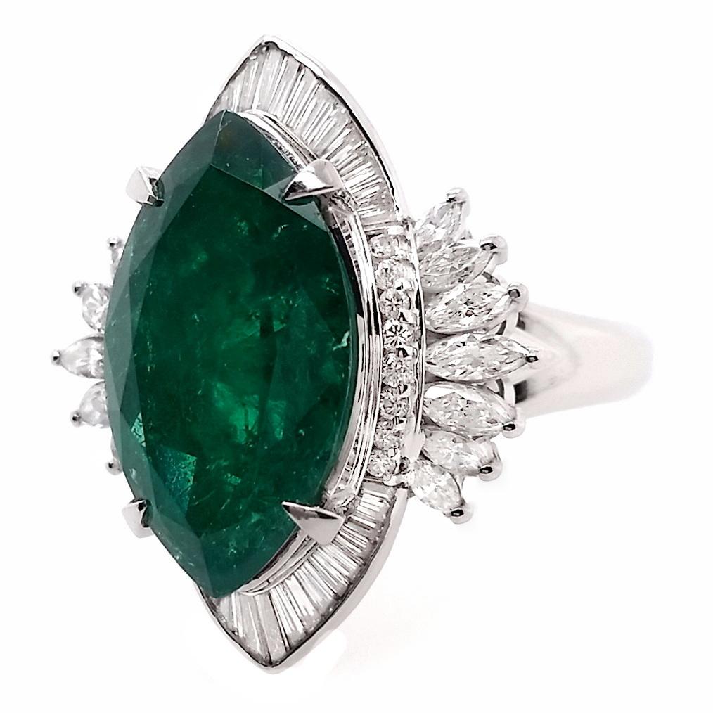 Anello in platino con diamanti Vivid Diamonds, certificato IGI, da 8,53 carati. in vendita 1