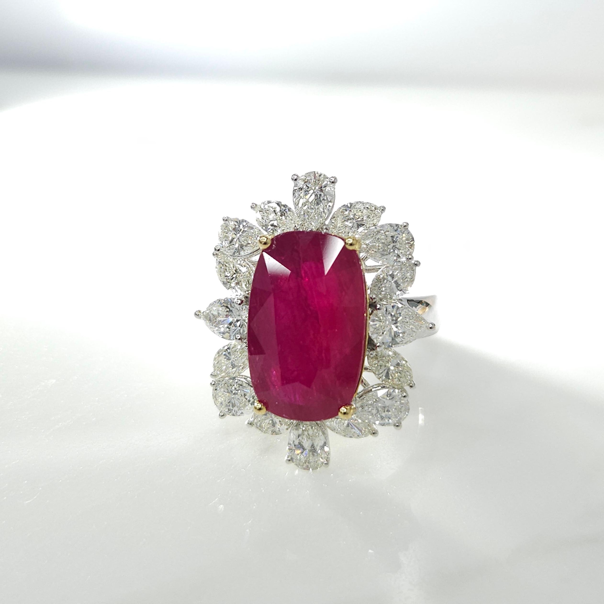 IGI Certified 8.75 Carat Ruby & 3.14 Carat Diamond Ring in 18K White Gold In New Condition For Sale In KOWLOON, HK