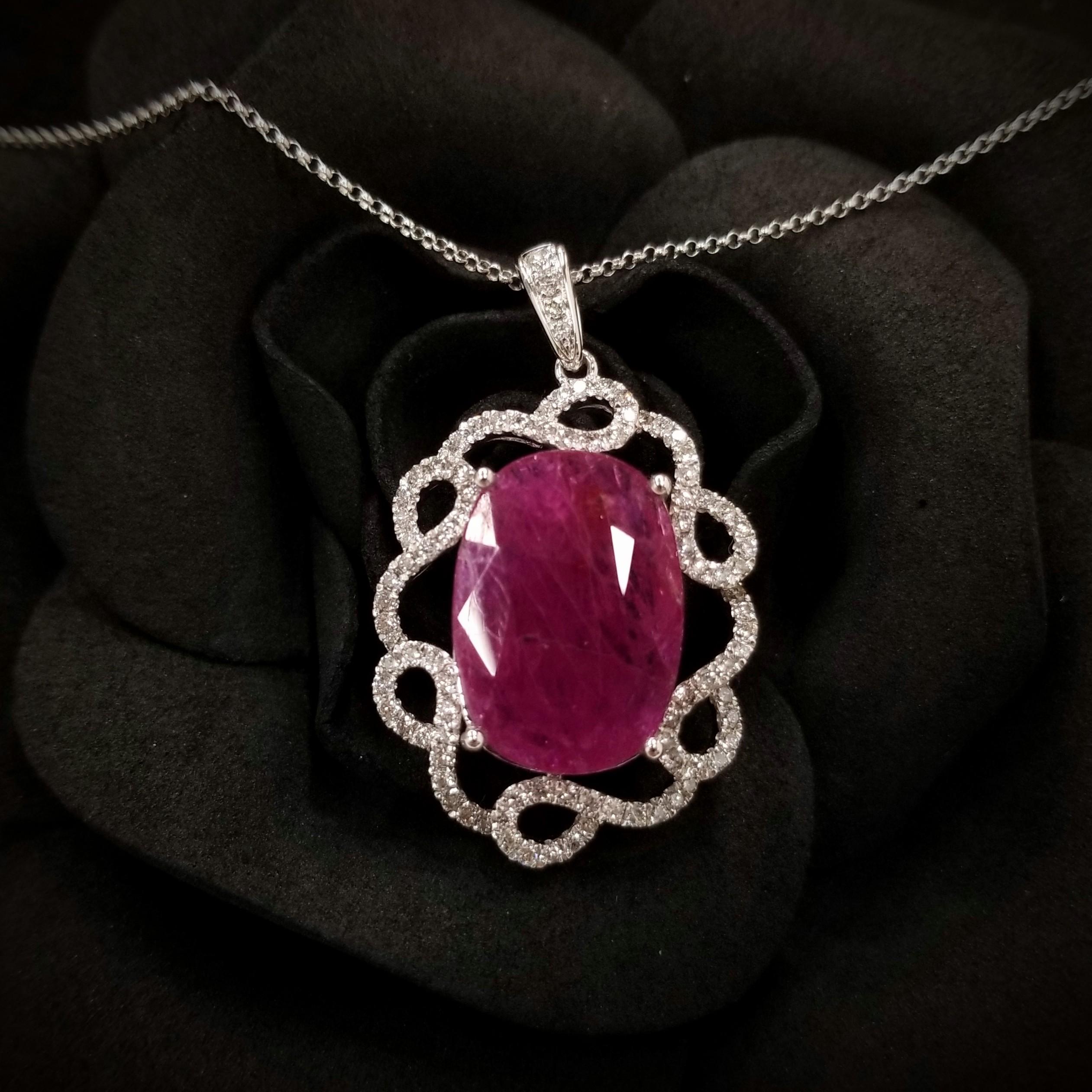 IGI Certified 8.88 Carat Unheated Red Ruby & Diamond Pendent in 18K White Gold In New Condition For Sale In KOWLOON, HK