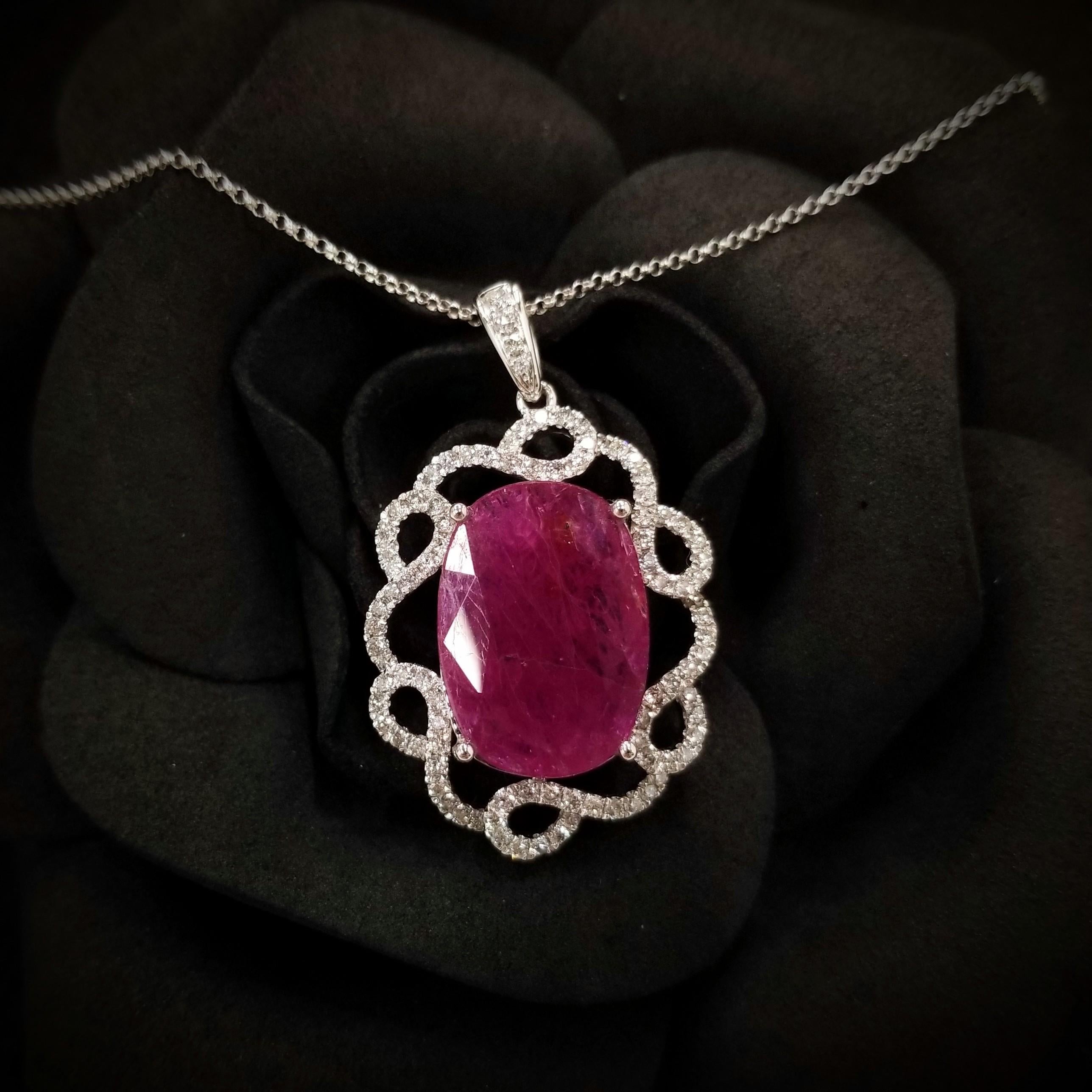 De las mujeres Colgante de oro blanco de 18 quilates con diamantes y rubí rojo no calentado de 8,88 quilates con certificado IGI en venta