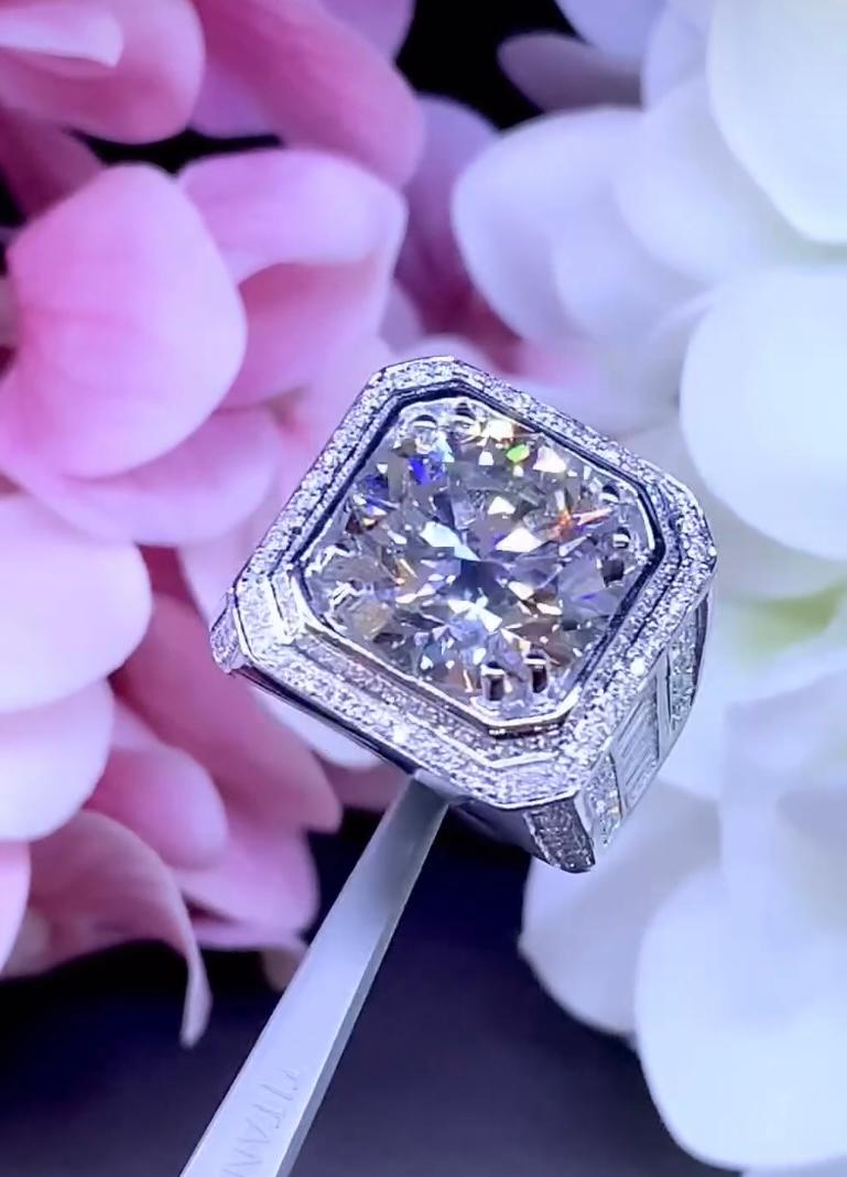 IGI Certified 9.00 Carats Diamond 18K Gold Unisex Ring For Sale 3