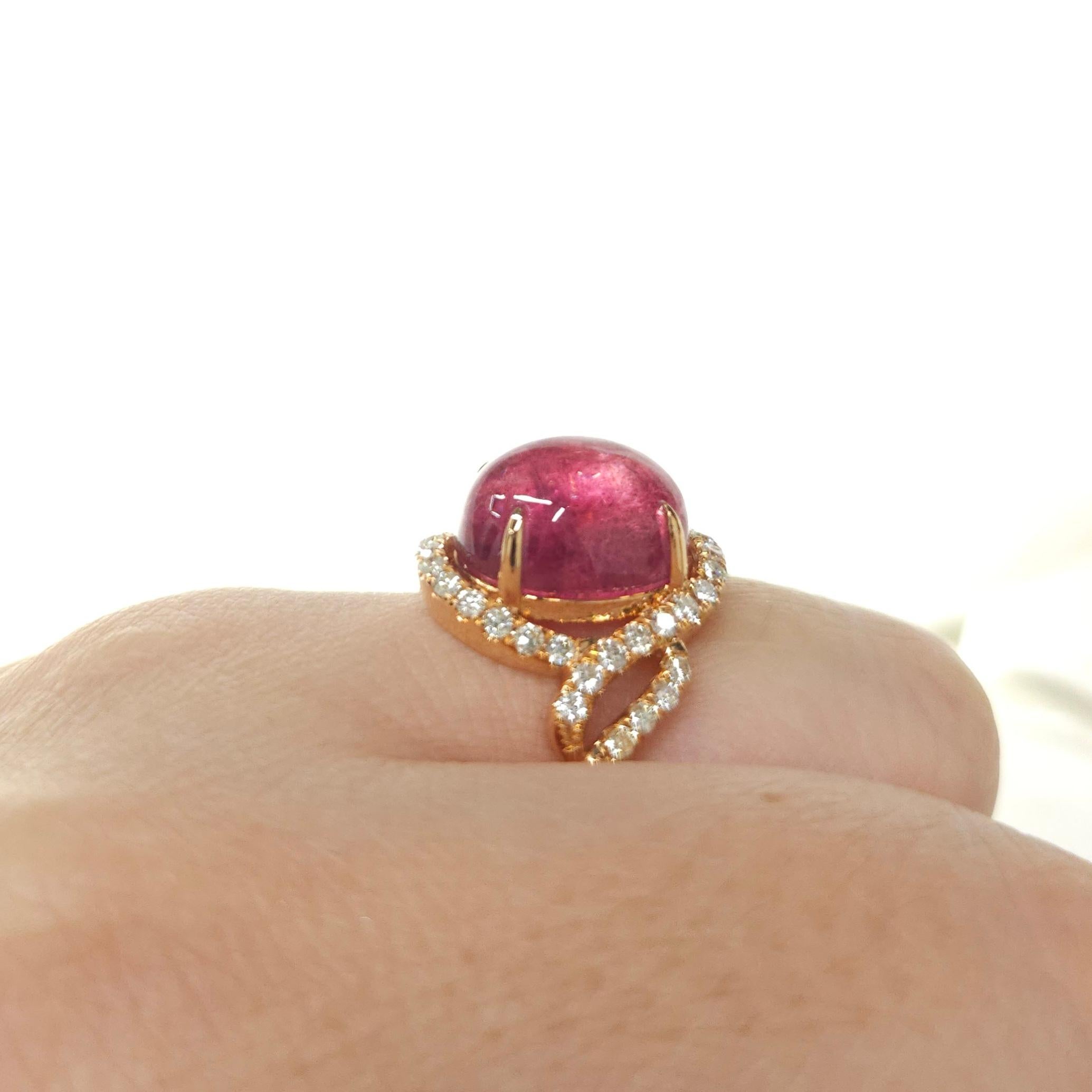 IGI Certified  9.10 Carat Rubellite Tourmaline & Diamond Ring in 18K Rose Gold In New Condition For Sale In KOWLOON, HK