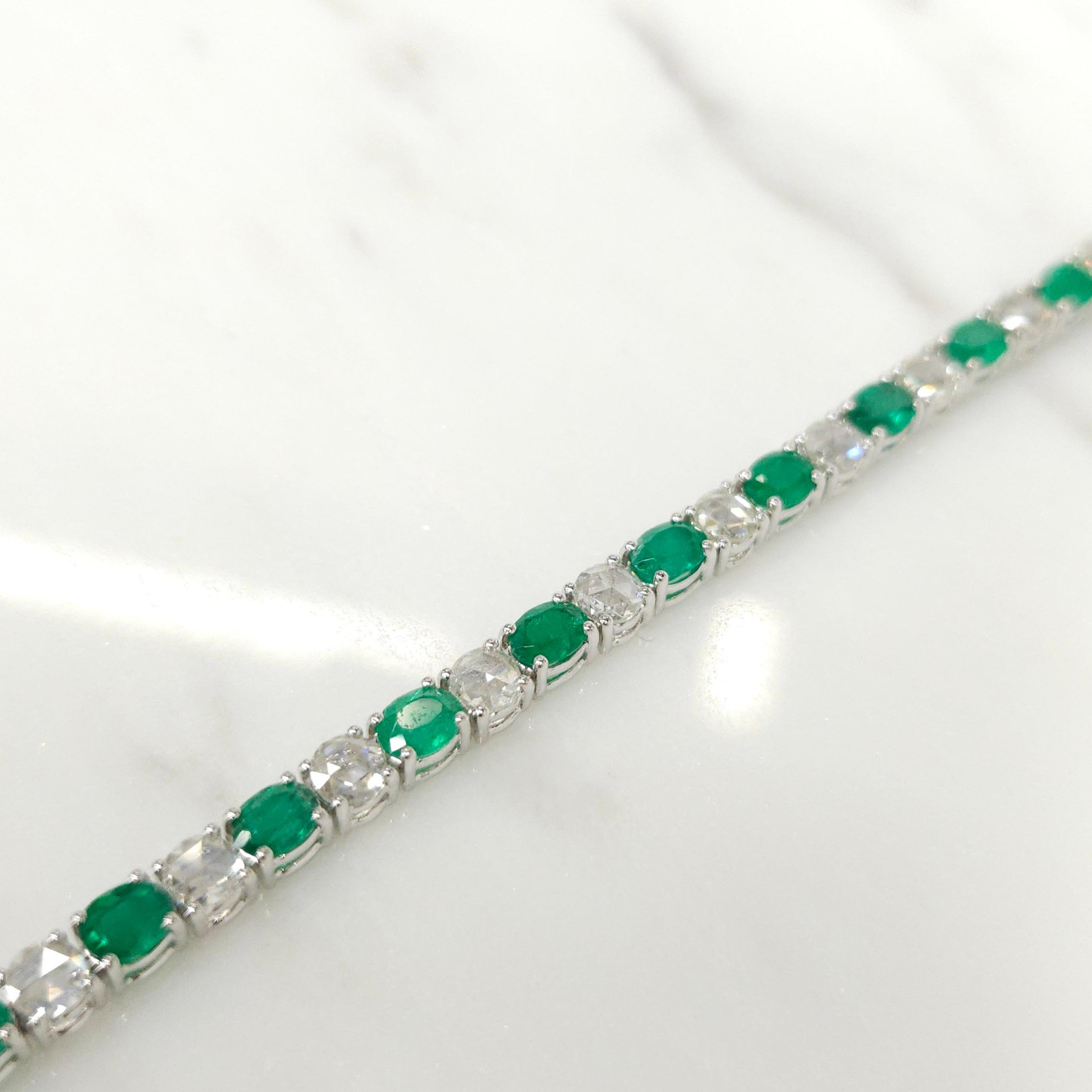 Whiting, lo squisito bracciale tennis in oro bianco 18 carati, ornato da un'alternanza di smeraldi taglio ovale da 3,76 carati e diamanti bianchi taglio rosa da 2,37 carati. Questo splendido pezzo non è solo un simbolo di lusso, ma anche una