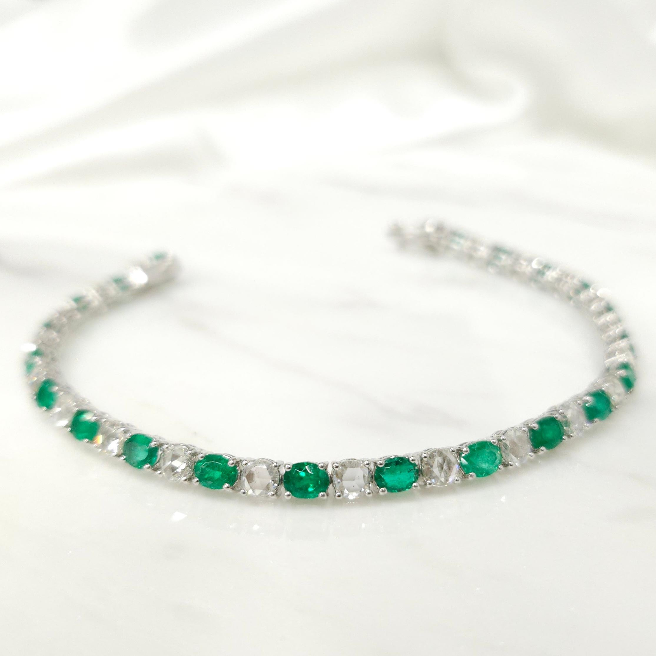 Bracciale alternato con smeraldo da 3,76 carati e diamante da 2,37 carati in oro 18 carati certificato IGI In condizioni Nuovo in vendita a KOWLOON, HK