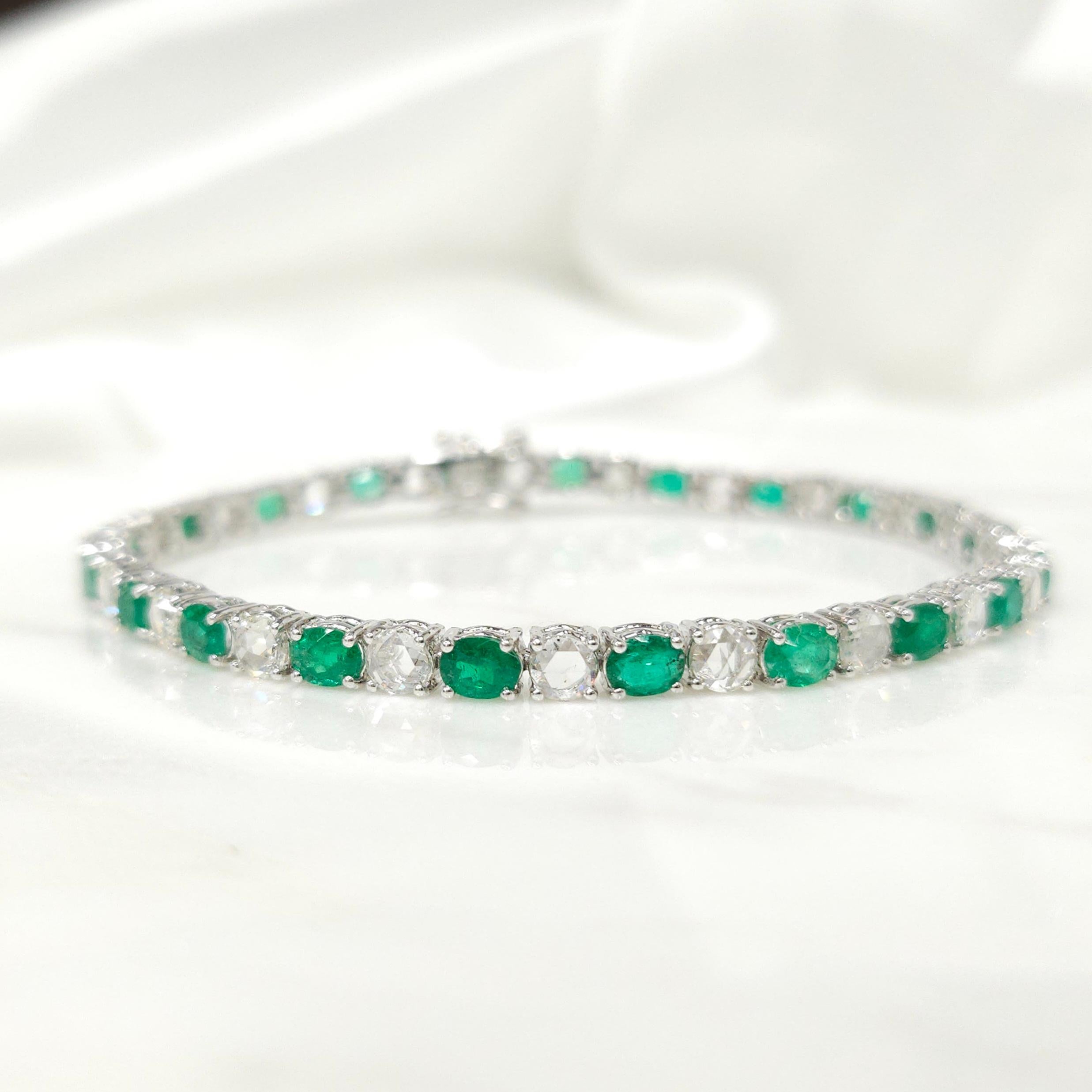 Women's IGI Certified Alternating 3.76 Ct Emerald & 2.37 Ct Diamond Bracelet in 18K Gold For Sale