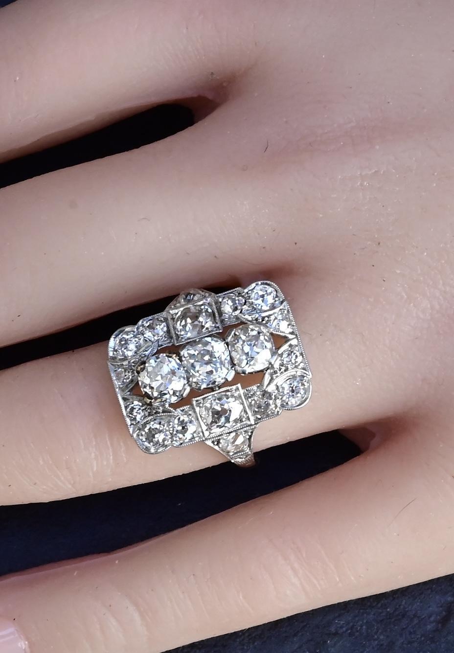 IGI Certified Antique Platinum Art Deco Ring with 4.28 Carats Natural Diamonds en venta 4