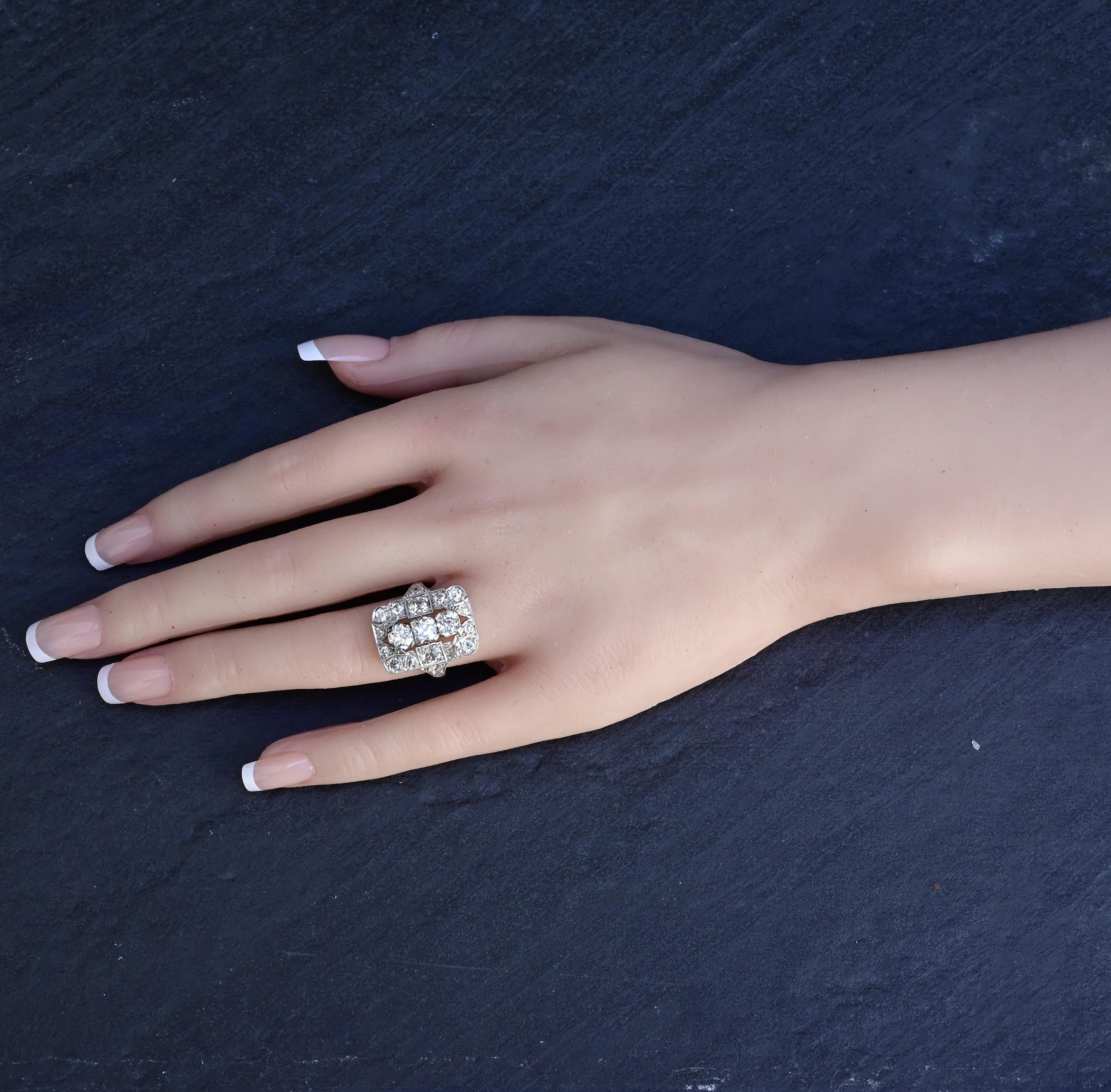 IGI Certified Antique Platinum Art Deco Ring with 4.28 Carats Natural Diamonds en venta 5