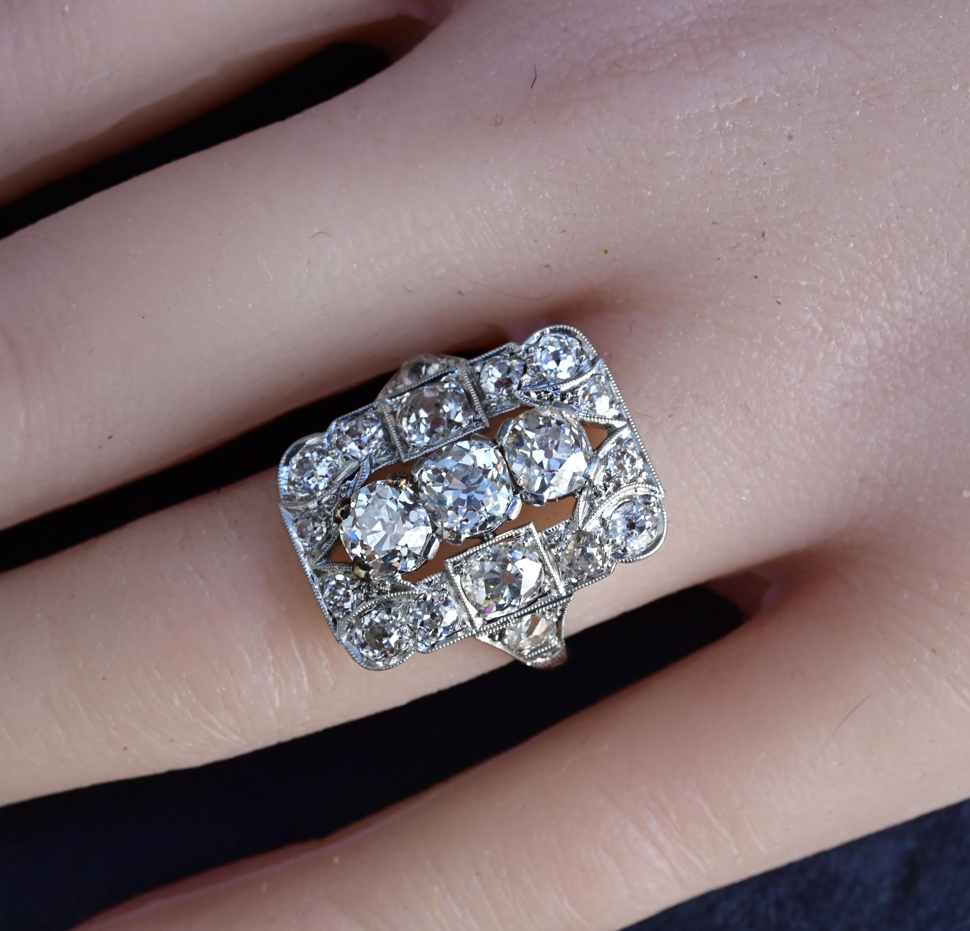 IGI Certified Antique Platinum Art Deco Ring with 4.28 Carats Natural Diamonds en venta 6