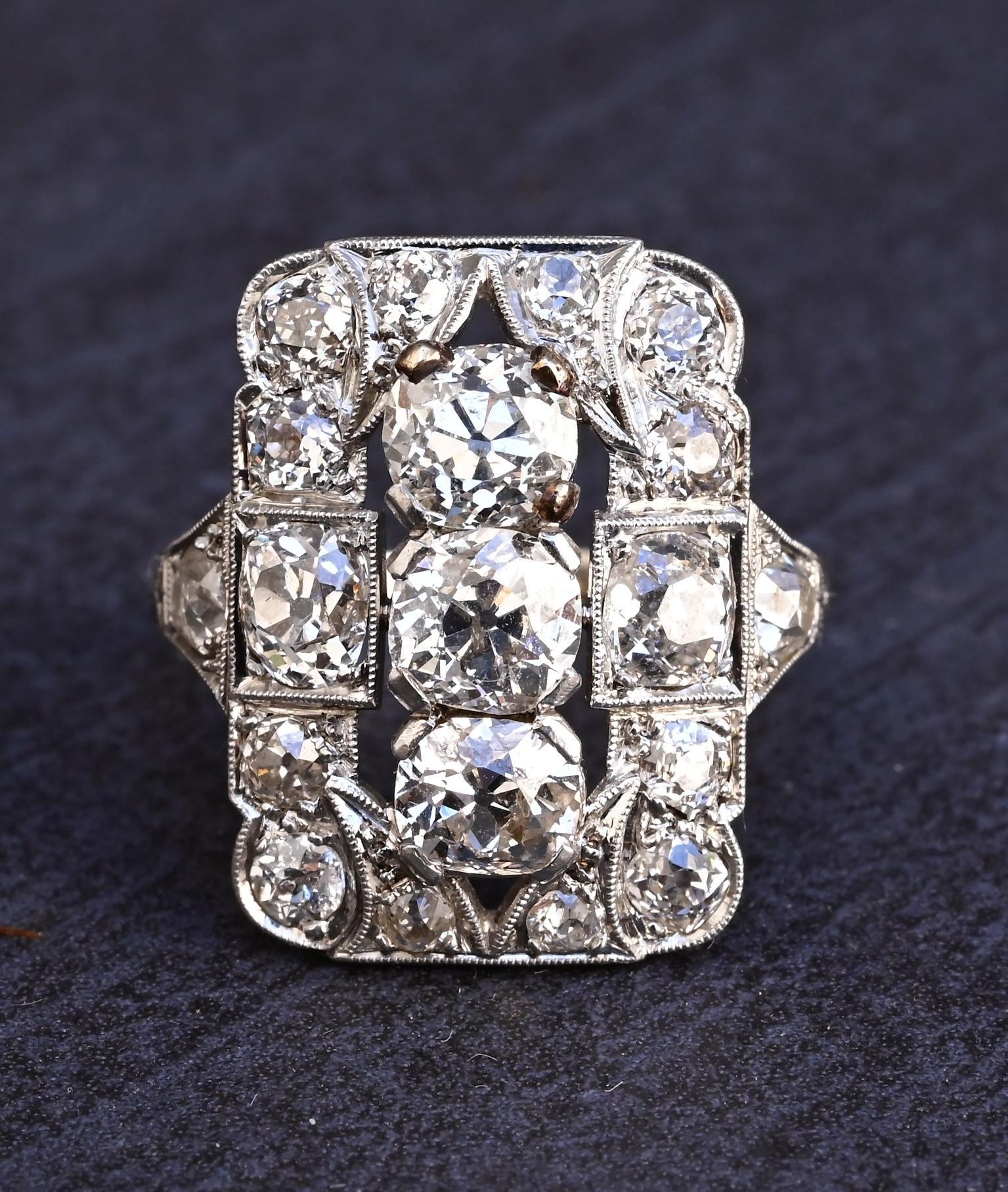 IGI Certified Antique Platinum Art Deco Ring with 4.28 Carats Natural Diamonds Art Decó en venta