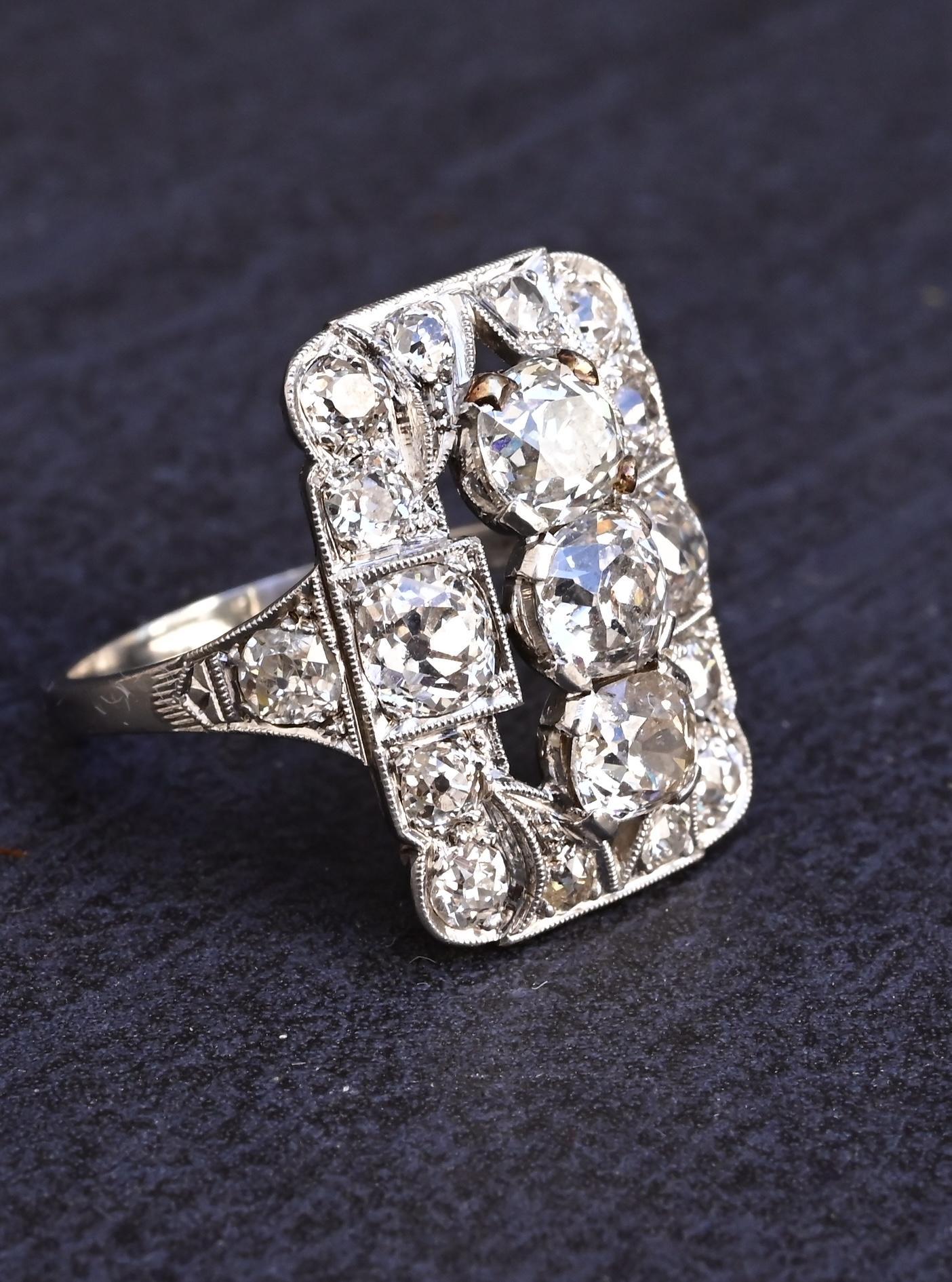 IGI Certified Antique Platinum Art Deco Ring with 4.28 Carats Natural Diamonds en Bueno estado para la venta en Media, PA