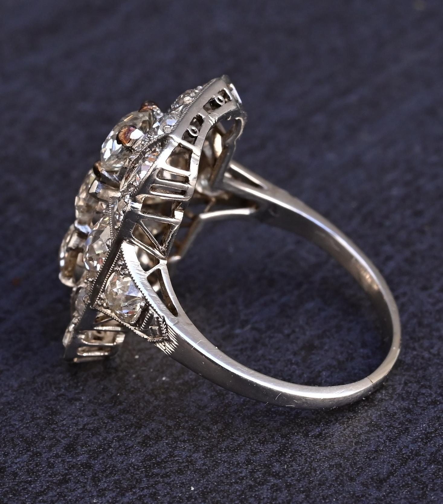 De las mujeres IGI Certified Antique Platinum Art Deco Ring with 4.28 Carats Natural Diamonds en venta