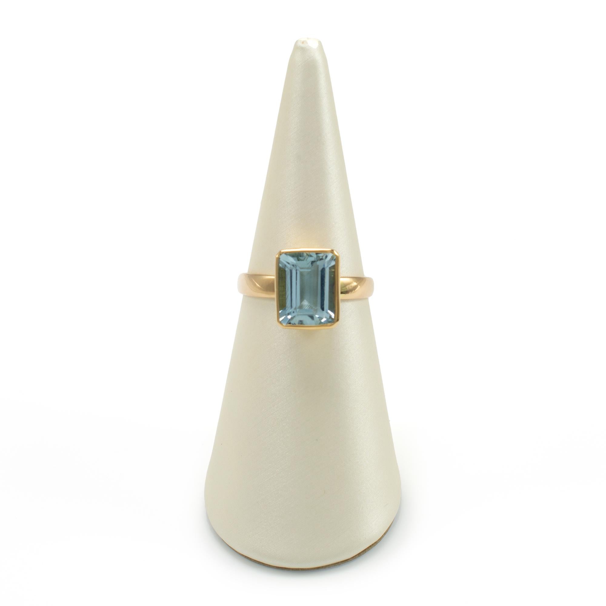yellow gold aquamarine ring