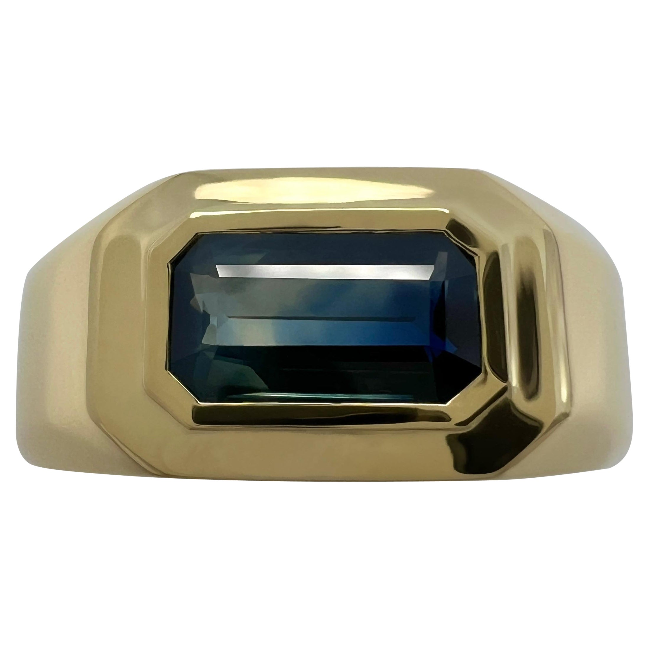 Anello in oro 18k East West con zaffiro verde blu certificato IGI e taglio smeraldo