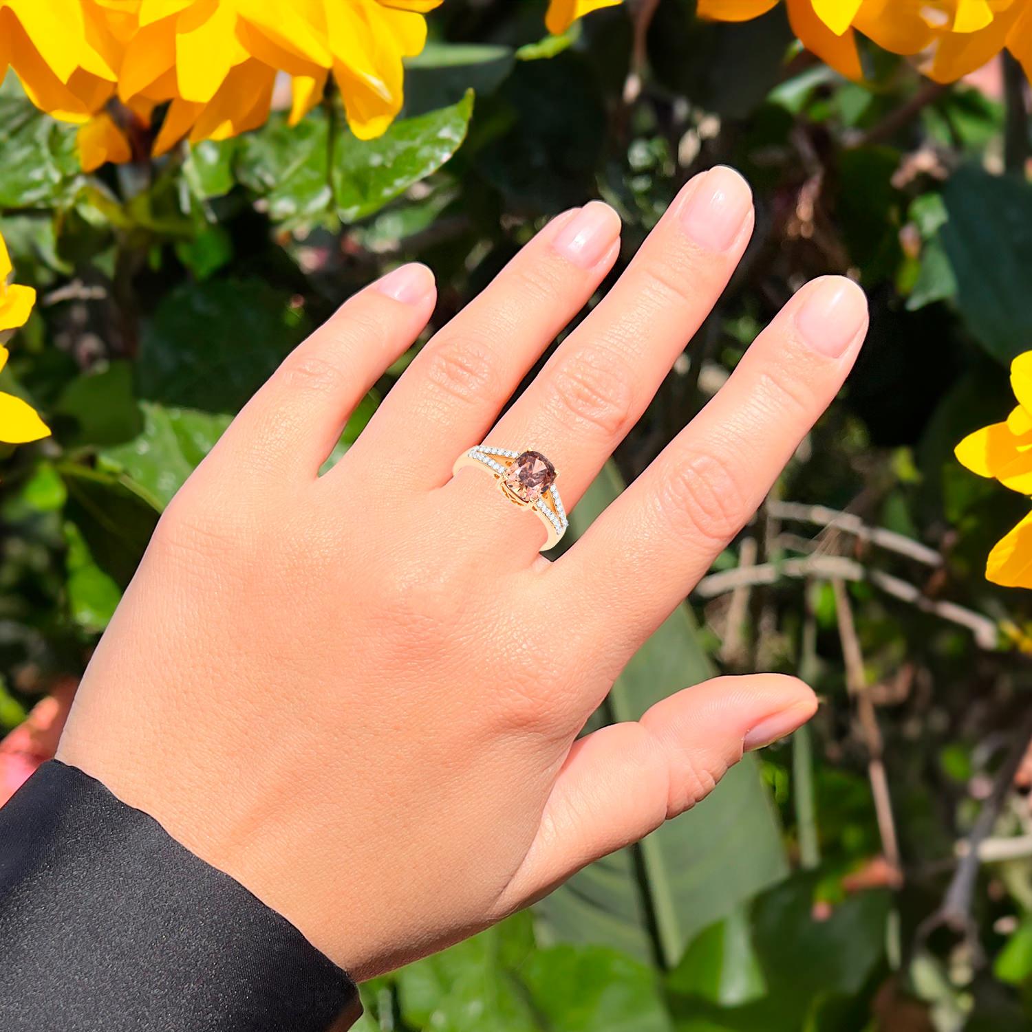 IGI Certified Brown Diamond Ring Diamond Setting 2.25 Carats 18K Yellow Gold In Excellent Condition For Sale In Aliso Viejo, CA