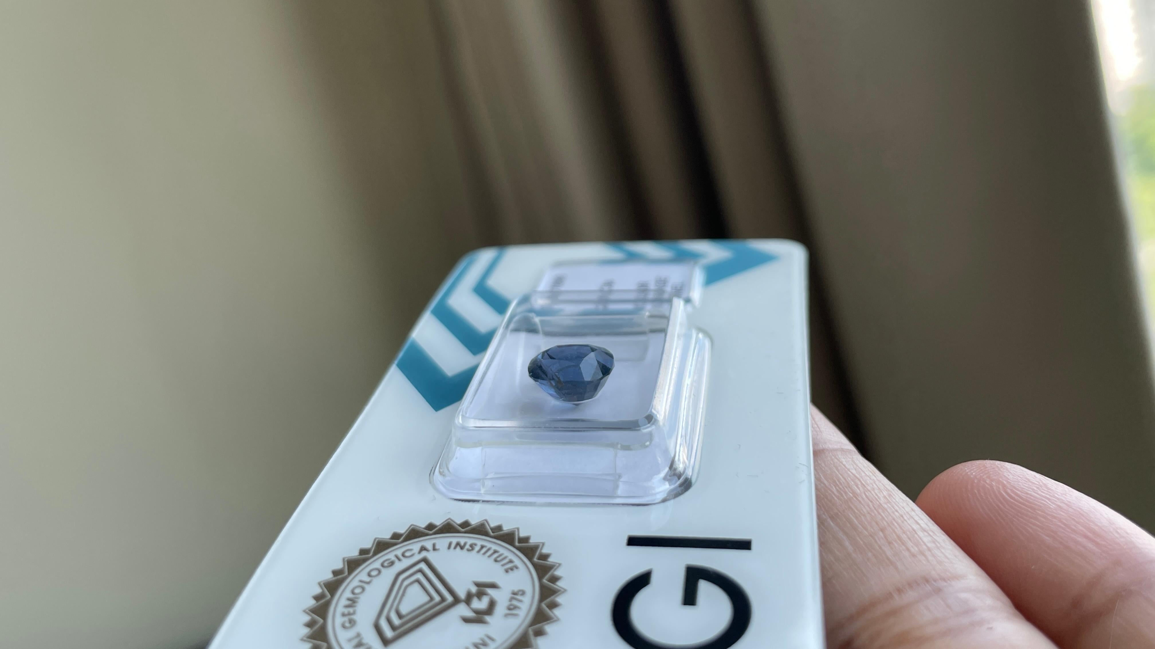 IGI-zertifizierter, farblich veränderter 2,09ct Blauer Spinell (7,56x6,3x5,84mm) (Art déco) im Angebot