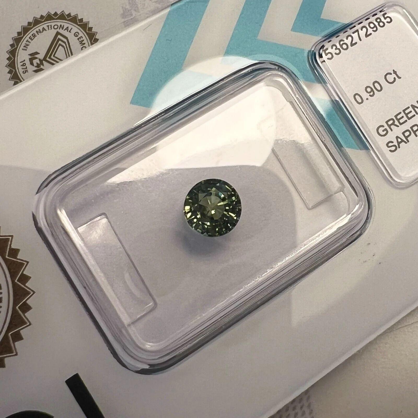 Women's or Men's IGI Certified Colour Change Green Sapphire 0.90ct Untreated Round Cut Unheated For Sale