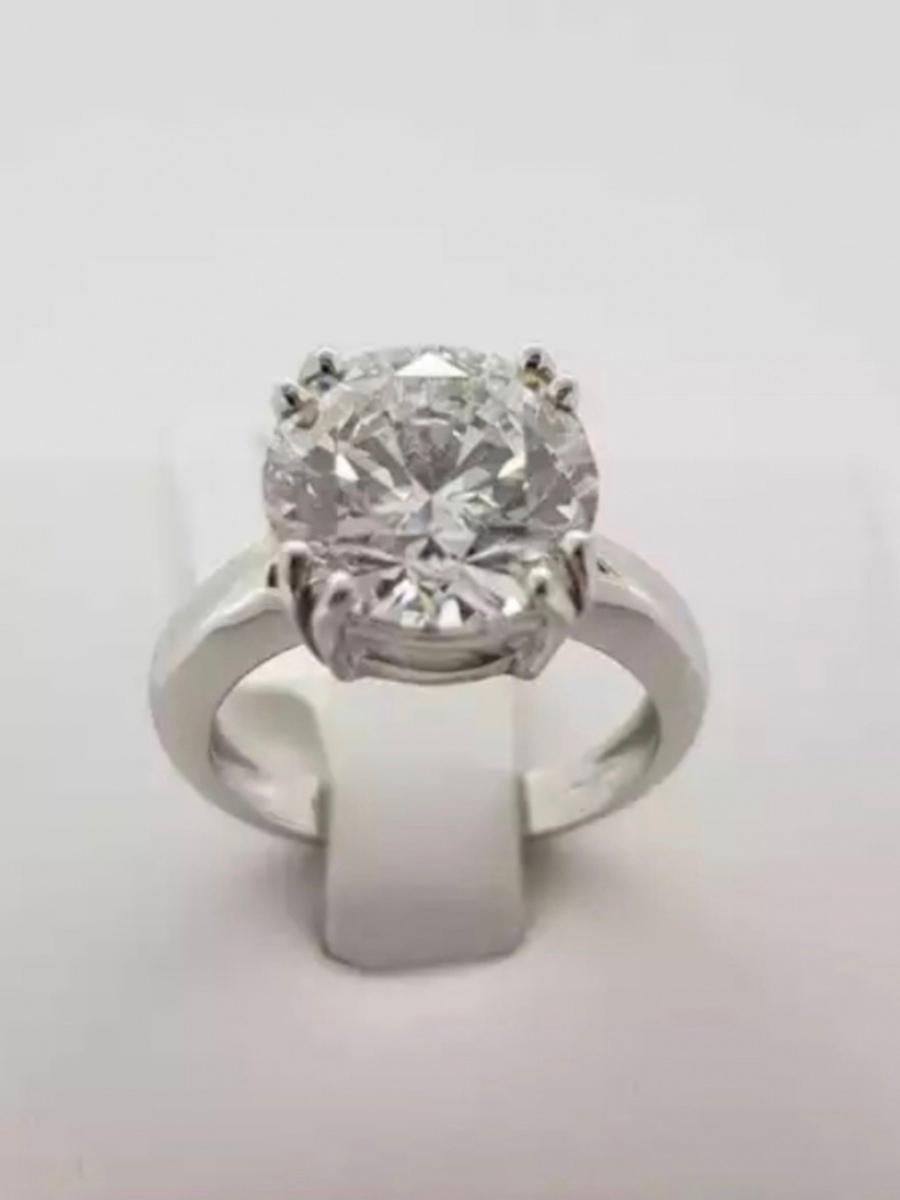 Contemporain Bague solitaire en or 18 carats certifiée IGI, Ct 5,00 en vente